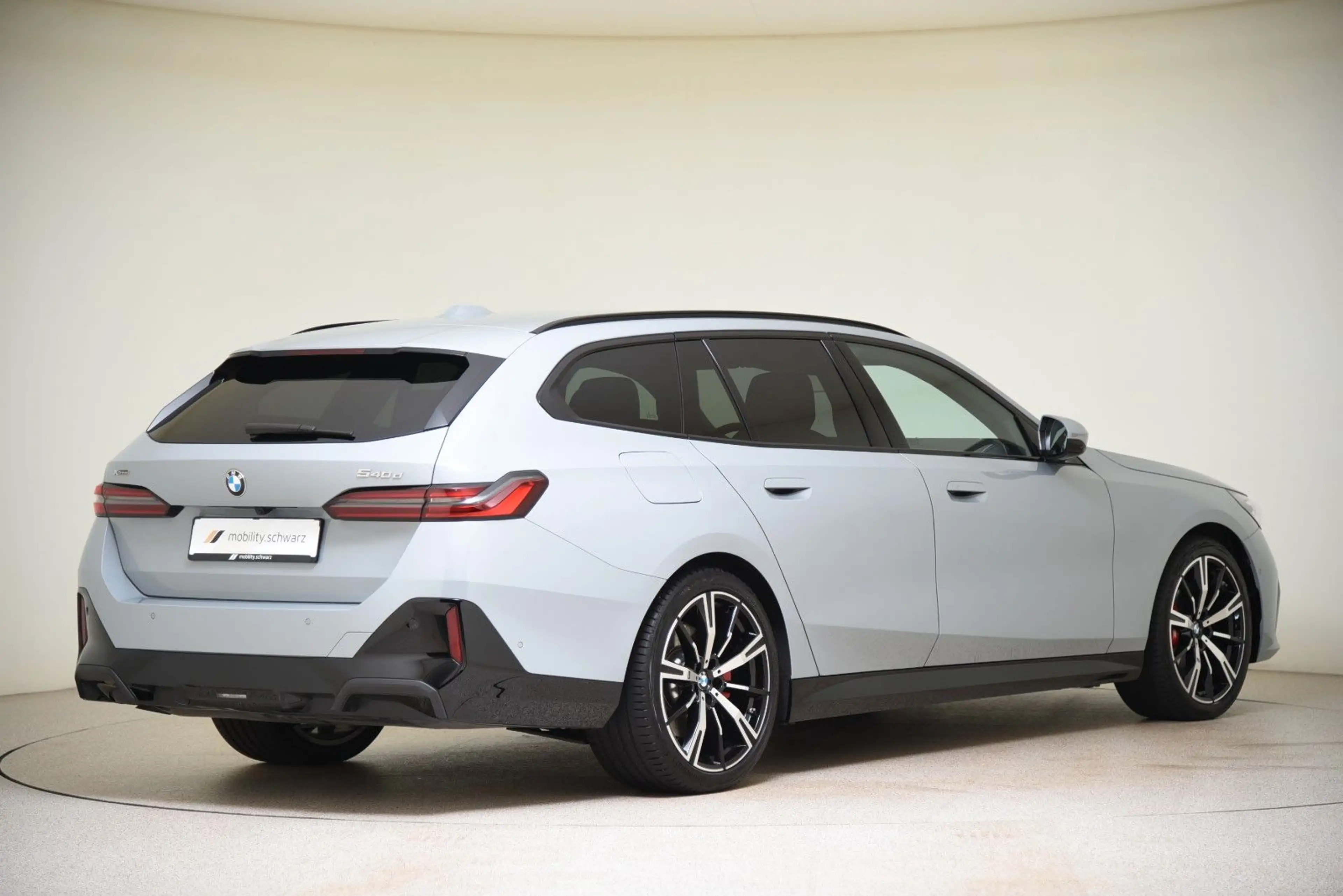 BMW 540 d xDrive Touring M Sport Pro StandHzg LED AHK — photo 3
