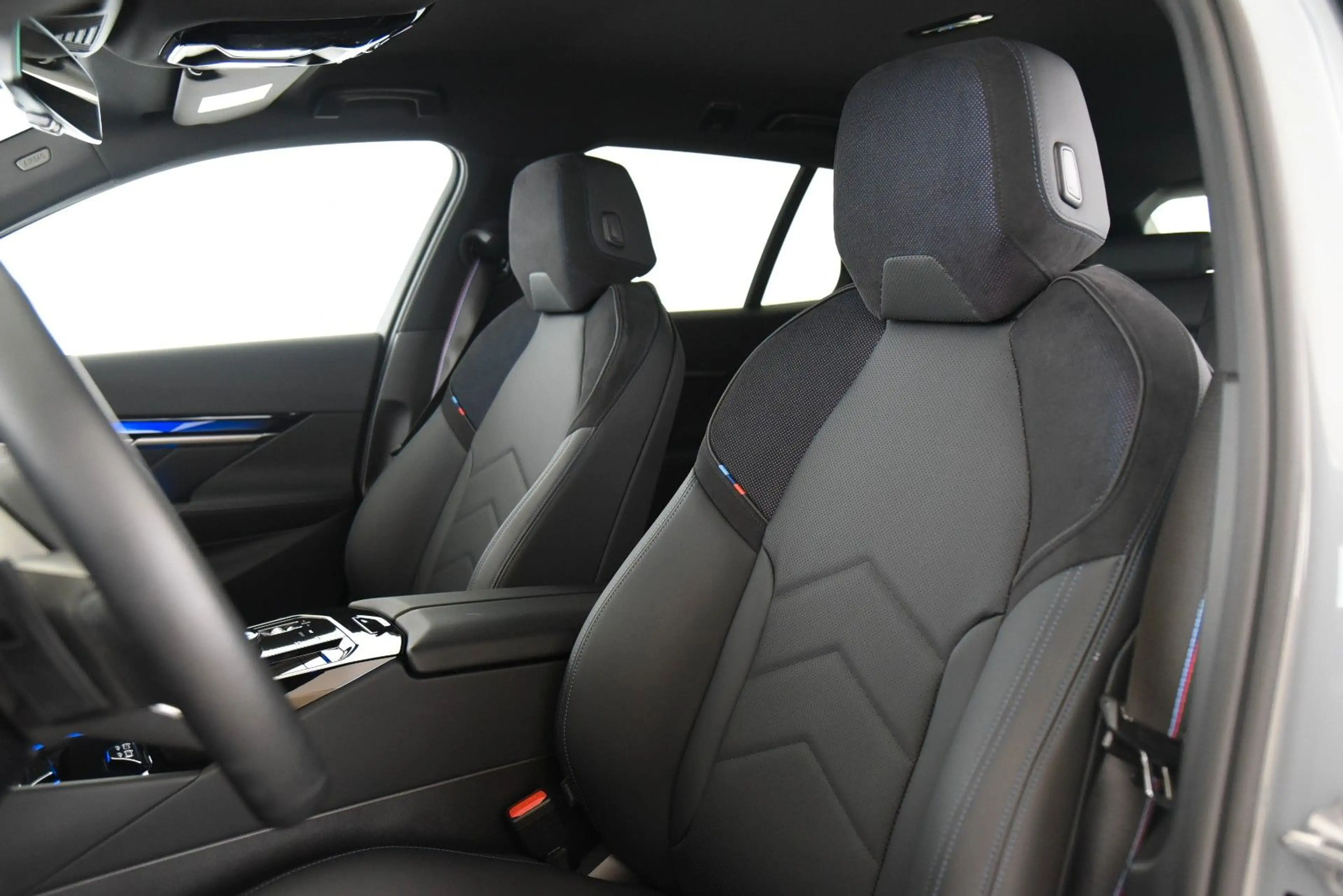 BMW 540 d xDrive Touring M Sport Pro StandHzg LED AHK — photo 5