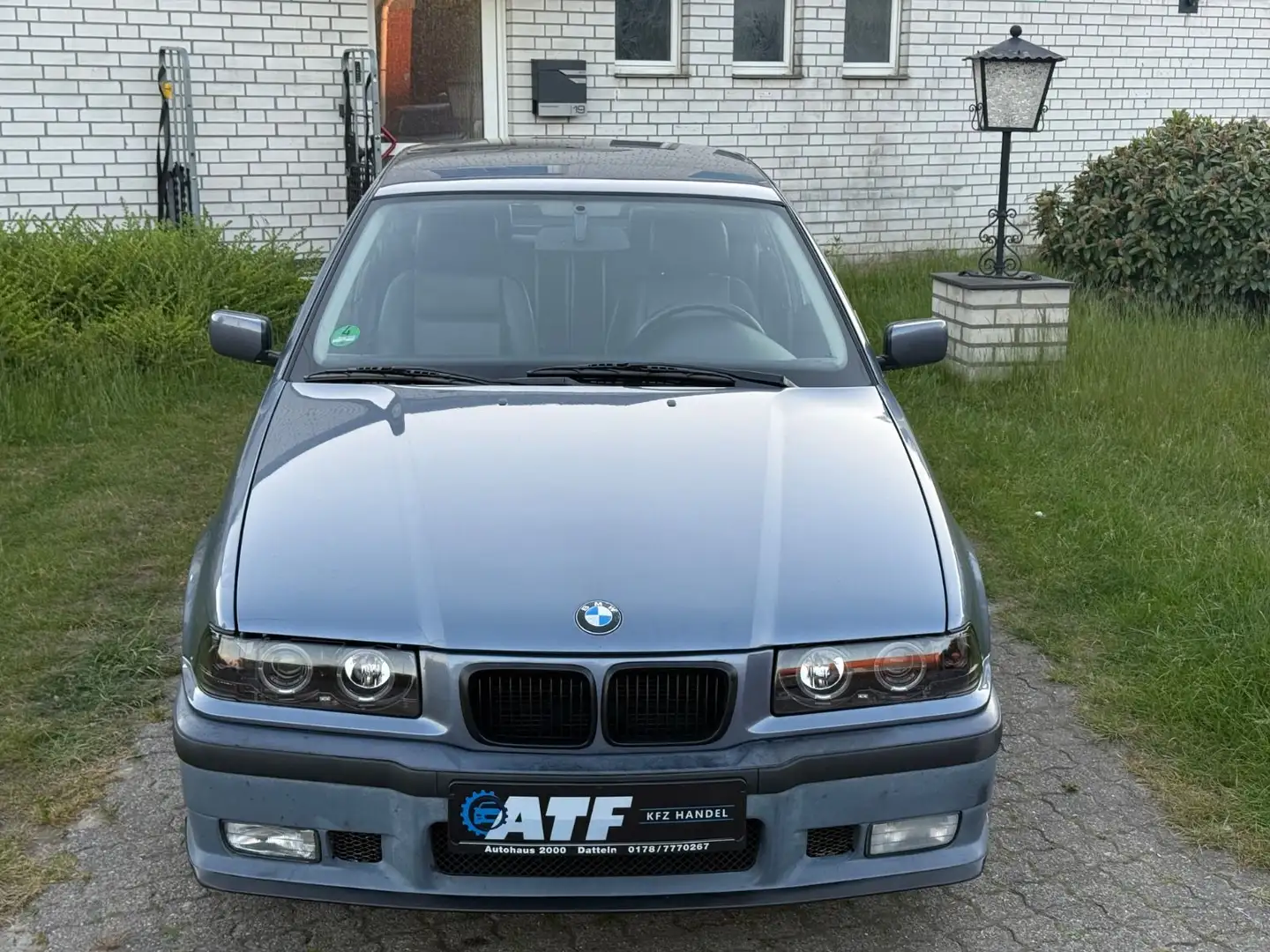 BMW 316 i Compact Sport Edition Modrá - 2