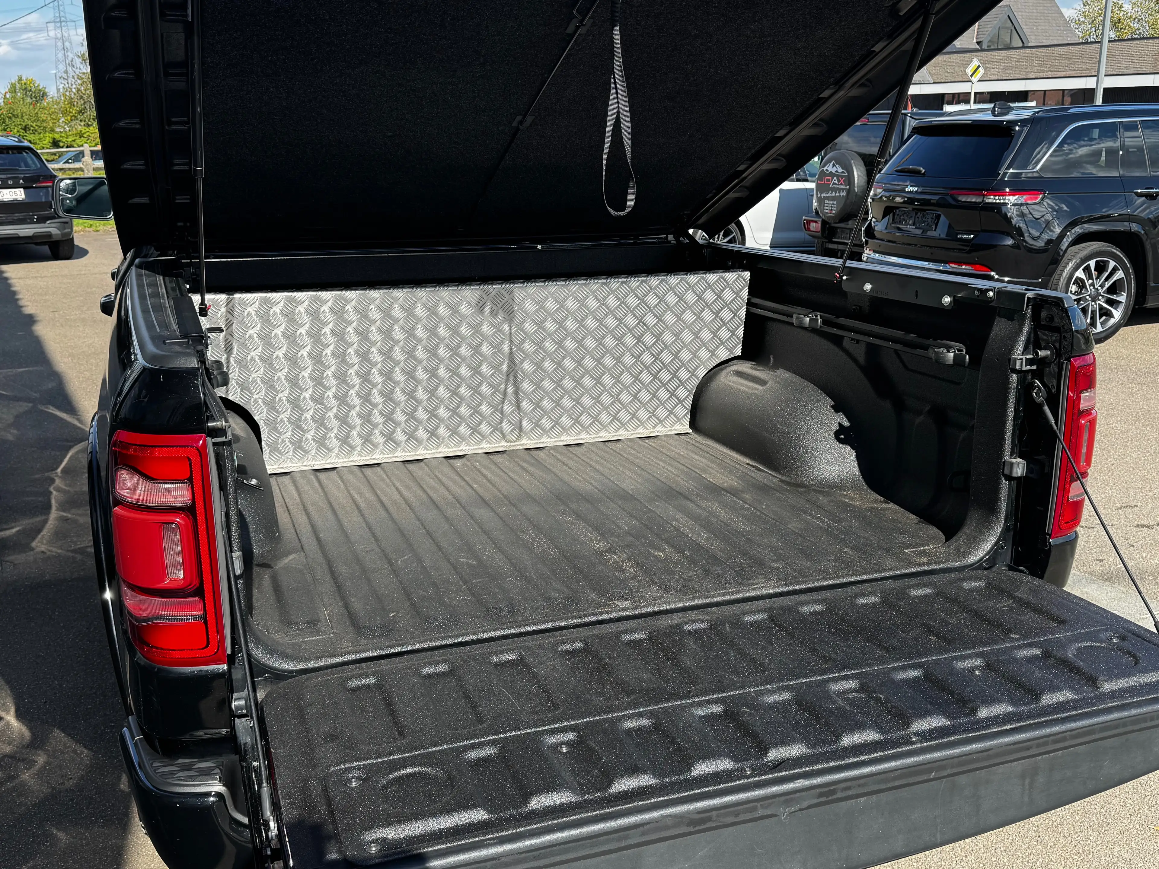 Dodge RAM 1500 LIMITED HEADUP DISPLAY TOIT PANO 1ER PROPRIETAIRE LPG 200 L FULL OPTION TVA DEDUCTIBLE — photo 10