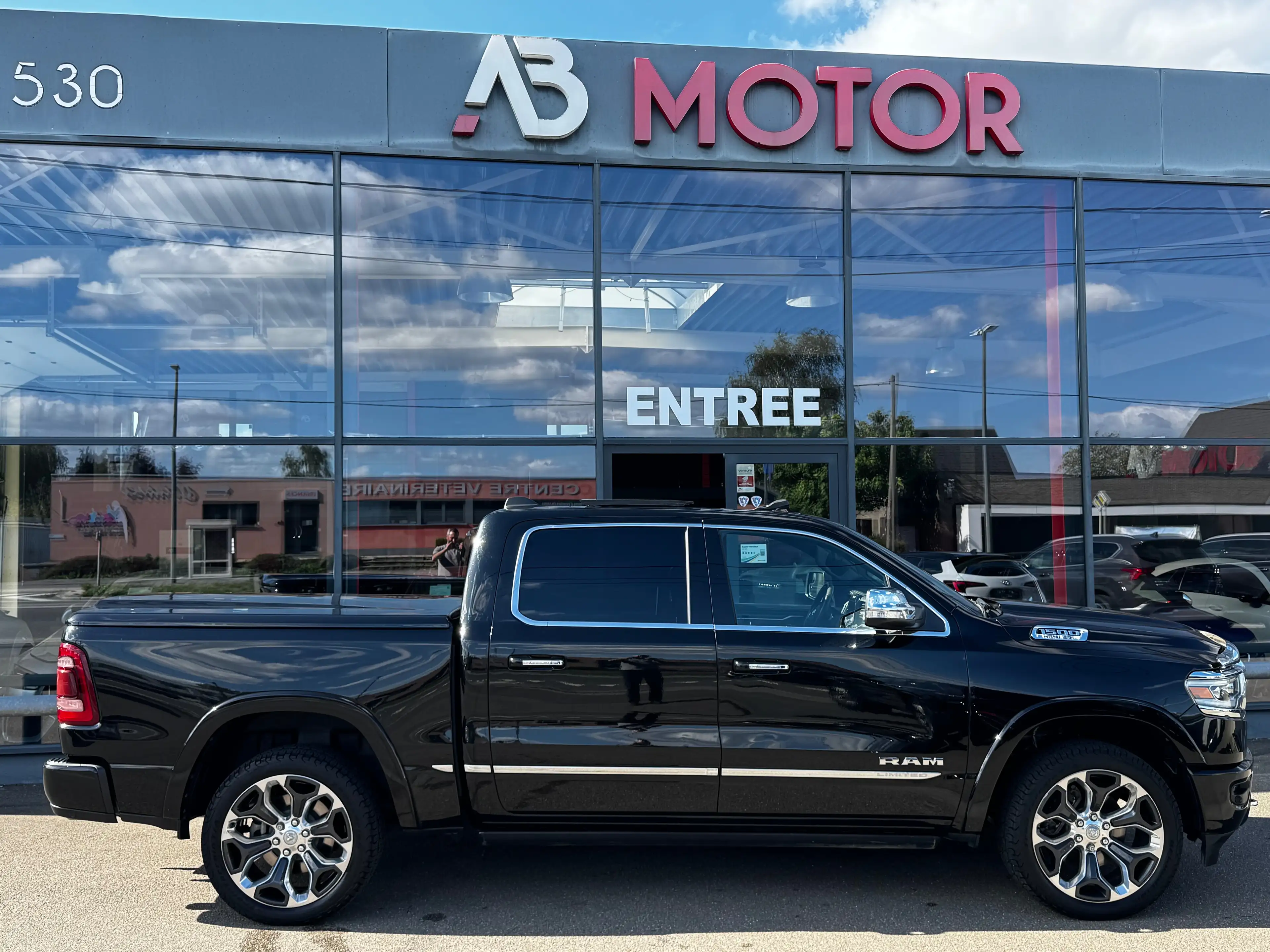 Dodge RAM 1500 LIMITED HEADUP DISPLAY TOIT PANO 1ER PROPRIETAIRE LPG 200 L FULL OPTION TVA DEDUCTIBLE — photo 5