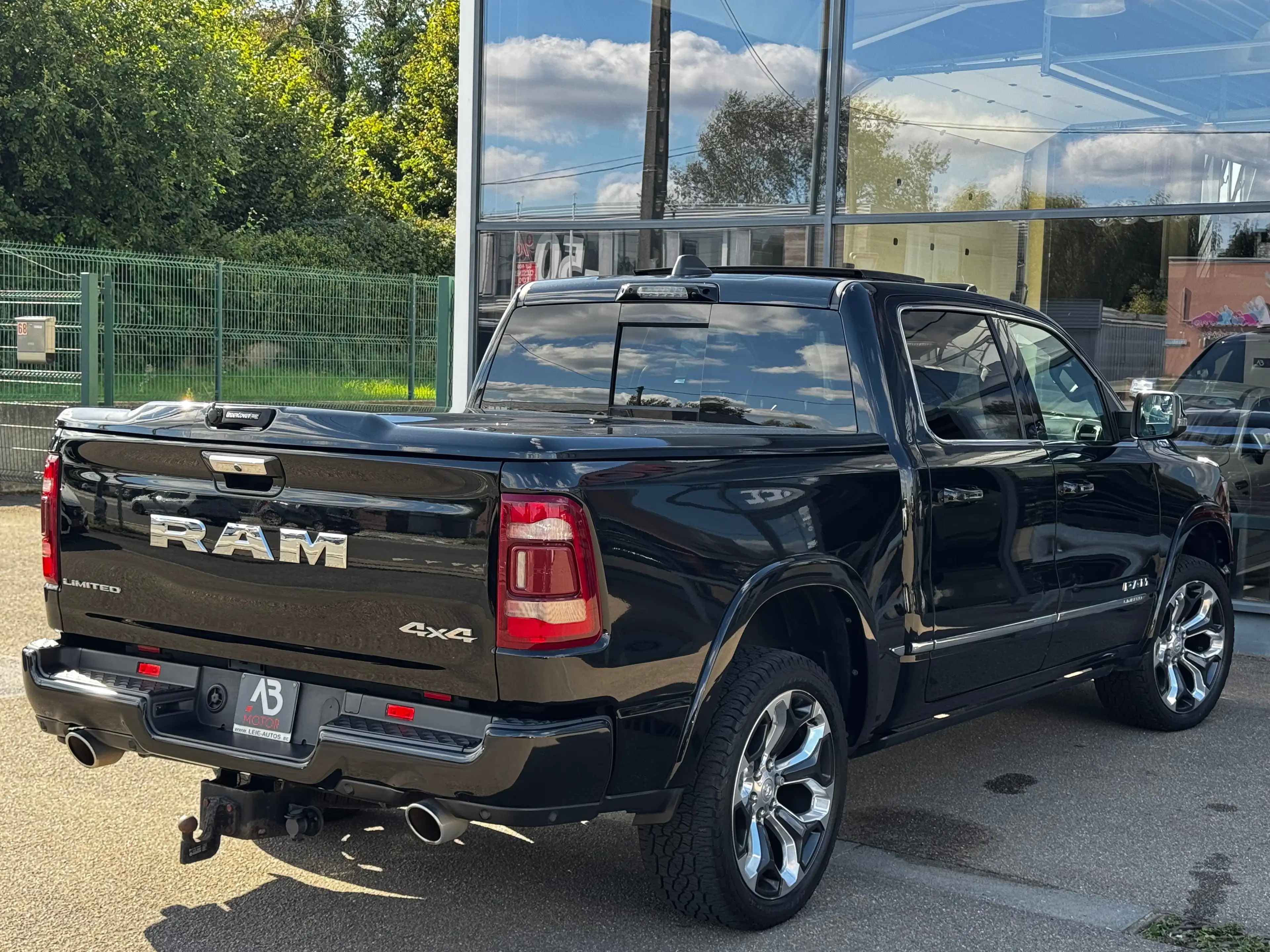 Dodge RAM 1500 LIMITED HEADUP DISPLAY TOIT PANO 1ER PROPRIETAIRE LPG 200 L FULL OPTION TVA DEDUCTIBLE — photo 4