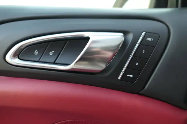 Porsche Cayenne view 11
