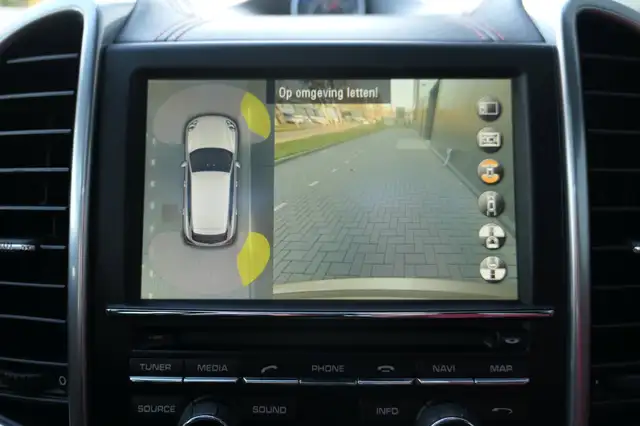 Porsche Cayenne view 9