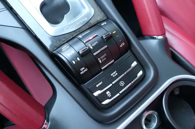 Porsche Cayenne view 13