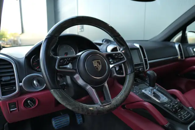 Porsche Cayenne view 4
