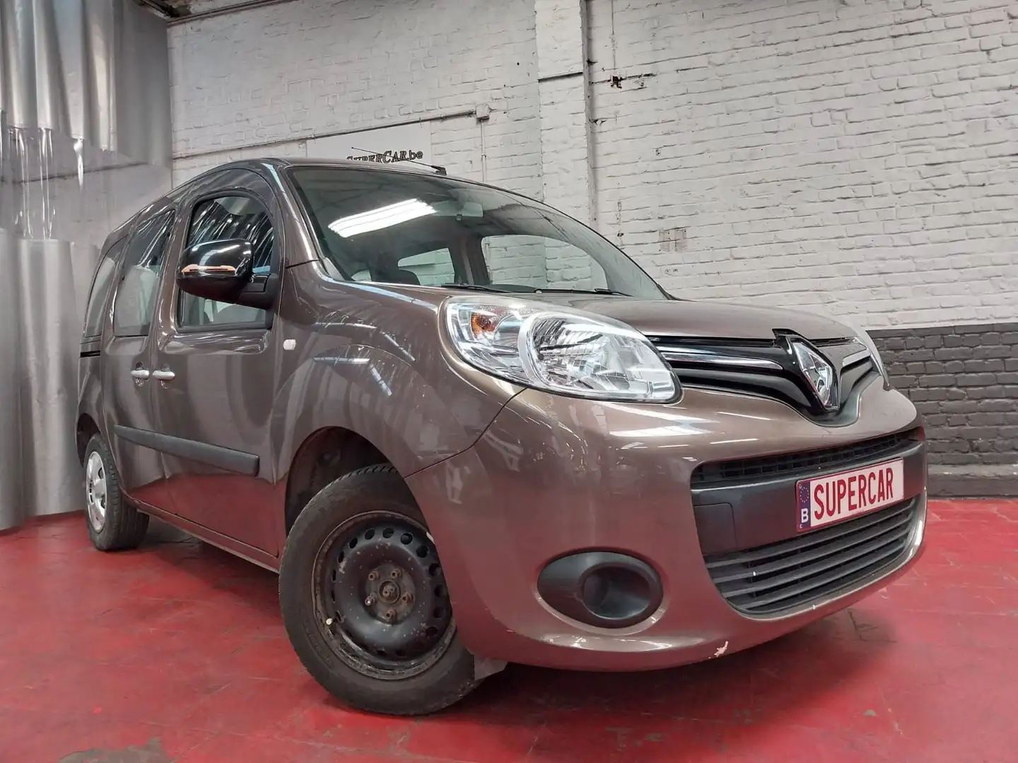 Renault Kangoo Kangoo 1.2 TCe * A/C * Bluetooth * 212 x 48 mois * Brun - 1