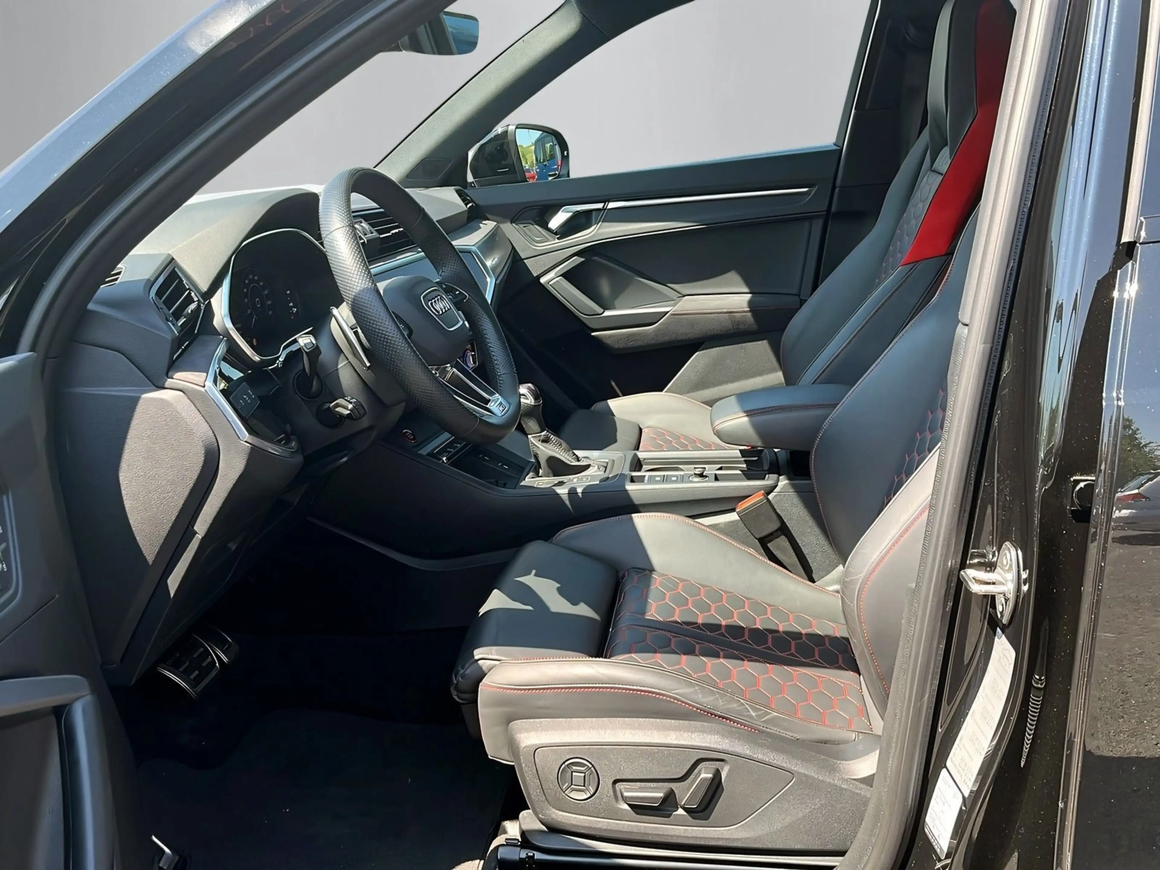 Audi RS Q3 +SPORTABGAS+V-MAX+OPTIK+MATRIX+KAMERA+ — photo 6