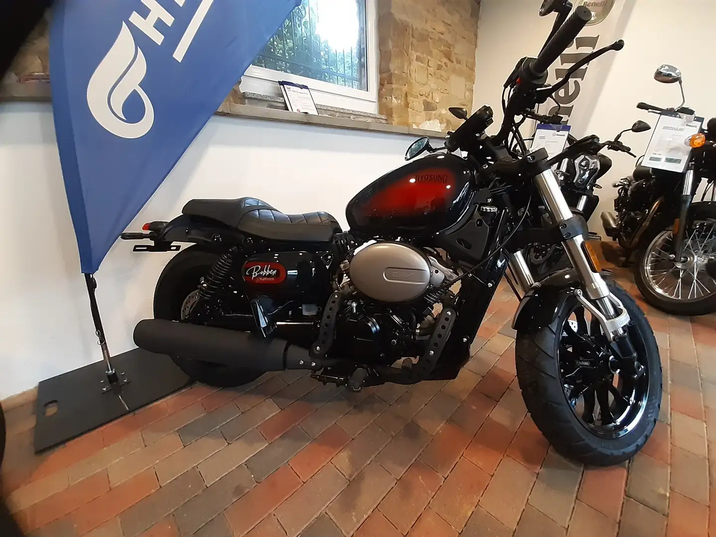 Hyosung Aquila GV125i EVO ABS Black - 1