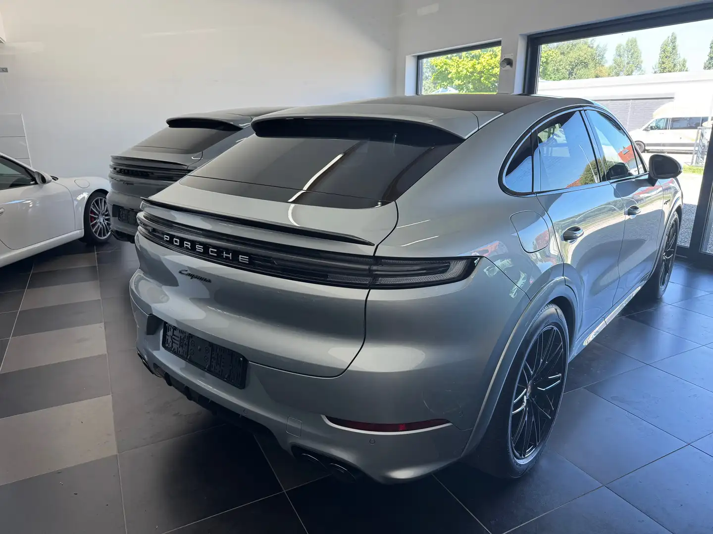 Porsche Cayenne Coupé E-Hybrid Sport Design Silber - 2