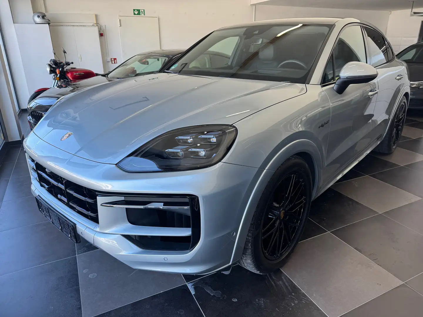 Porsche Cayenne Coupé E-Hybrid Sport Design Silber - 1
