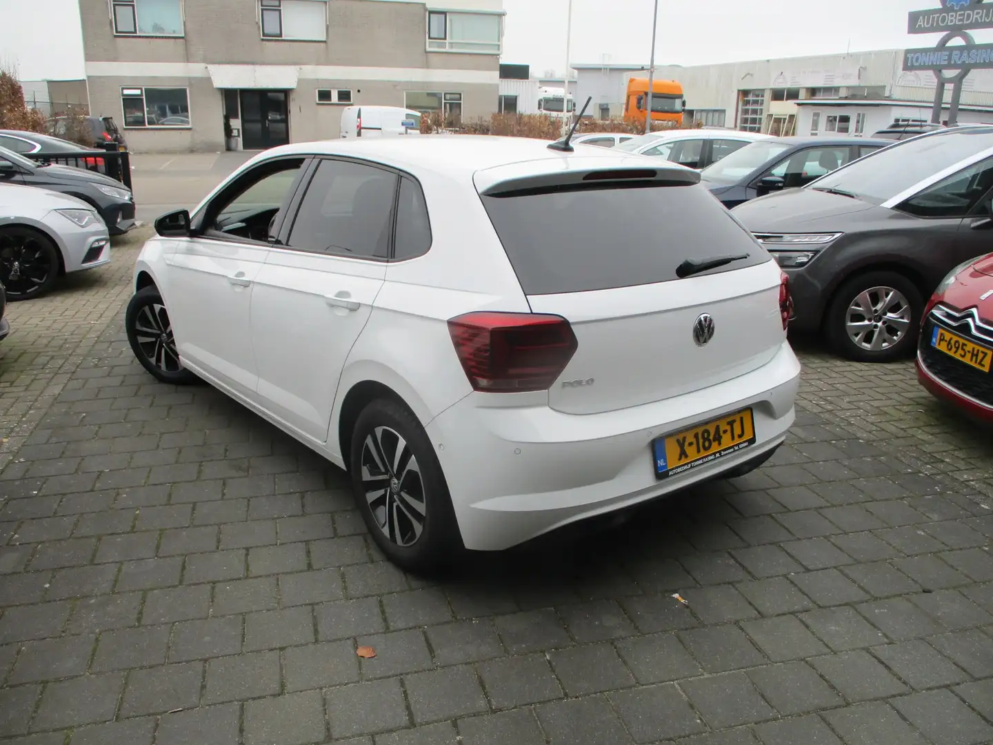 Volkswagen Polo 1.0 MPI IQ DRIVE,PARKEERHULP,NAVI. Weiß - 2