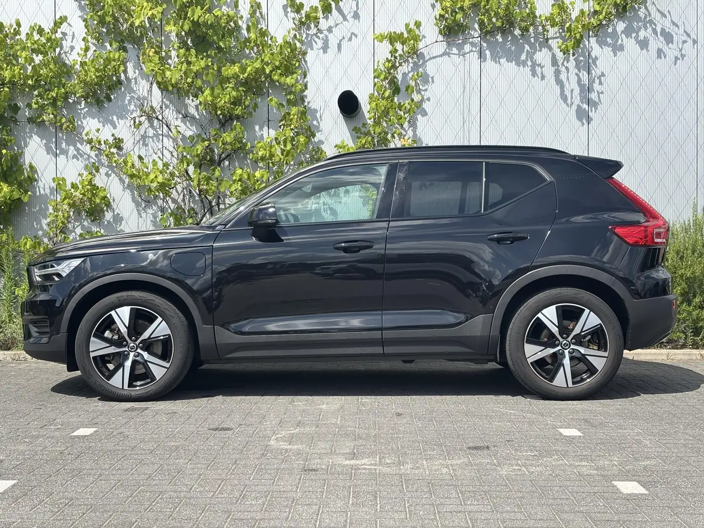 Volvo XC40 1.5 T5 Recharge R-Design Elektrisch glazen panoram Zwart - 2