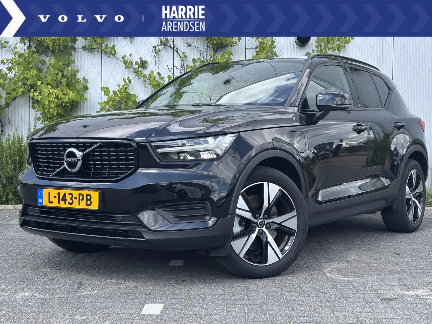 Volvo XC40 1.5 T5 Recharge R-Design Elektrisch glazen panoram Zwart - 1