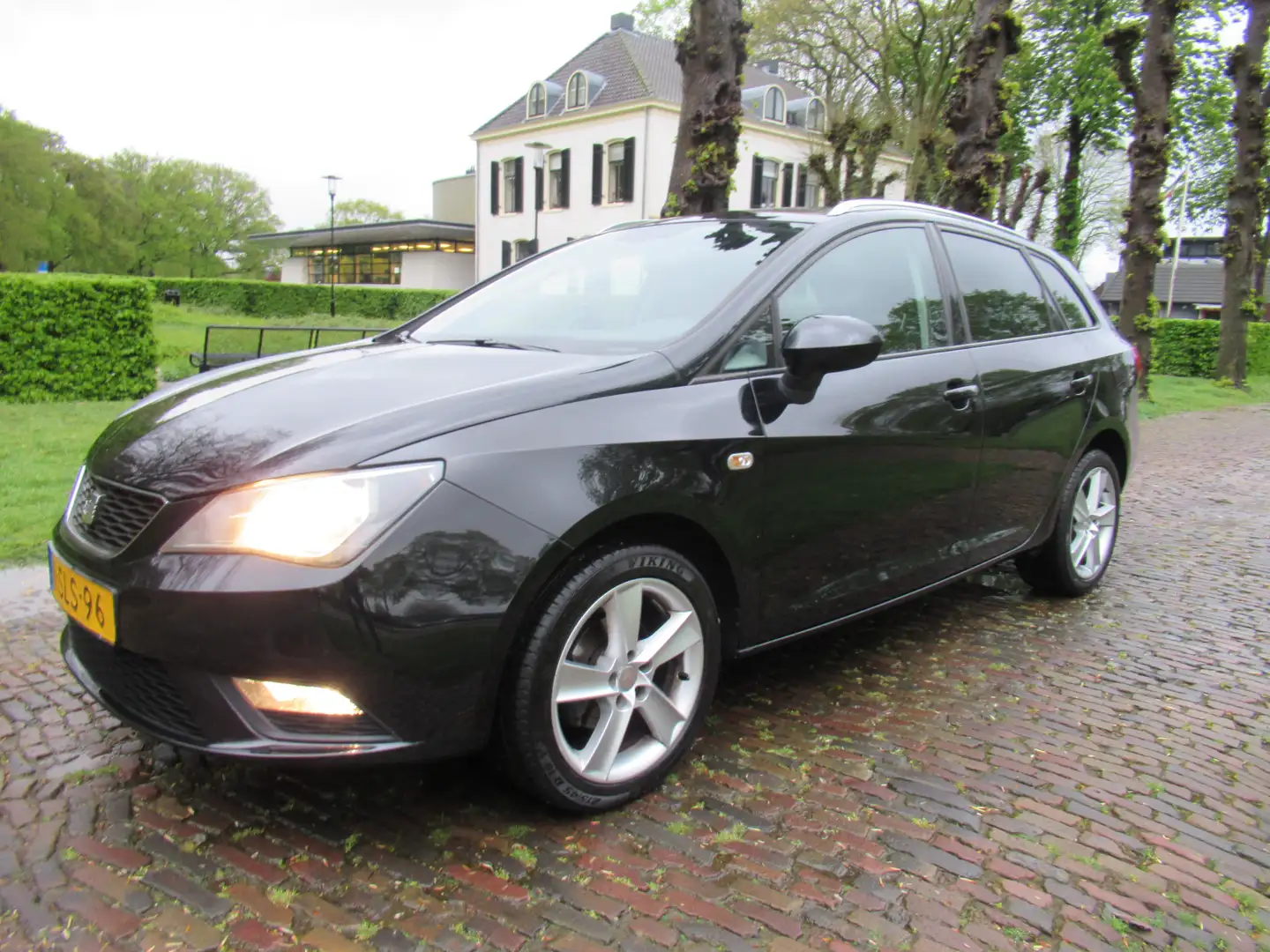 SEAT Ibiza ST 1.2 TSI Chill Out Plus Ecc Cruisecontrol Naviga Schwarz - 1