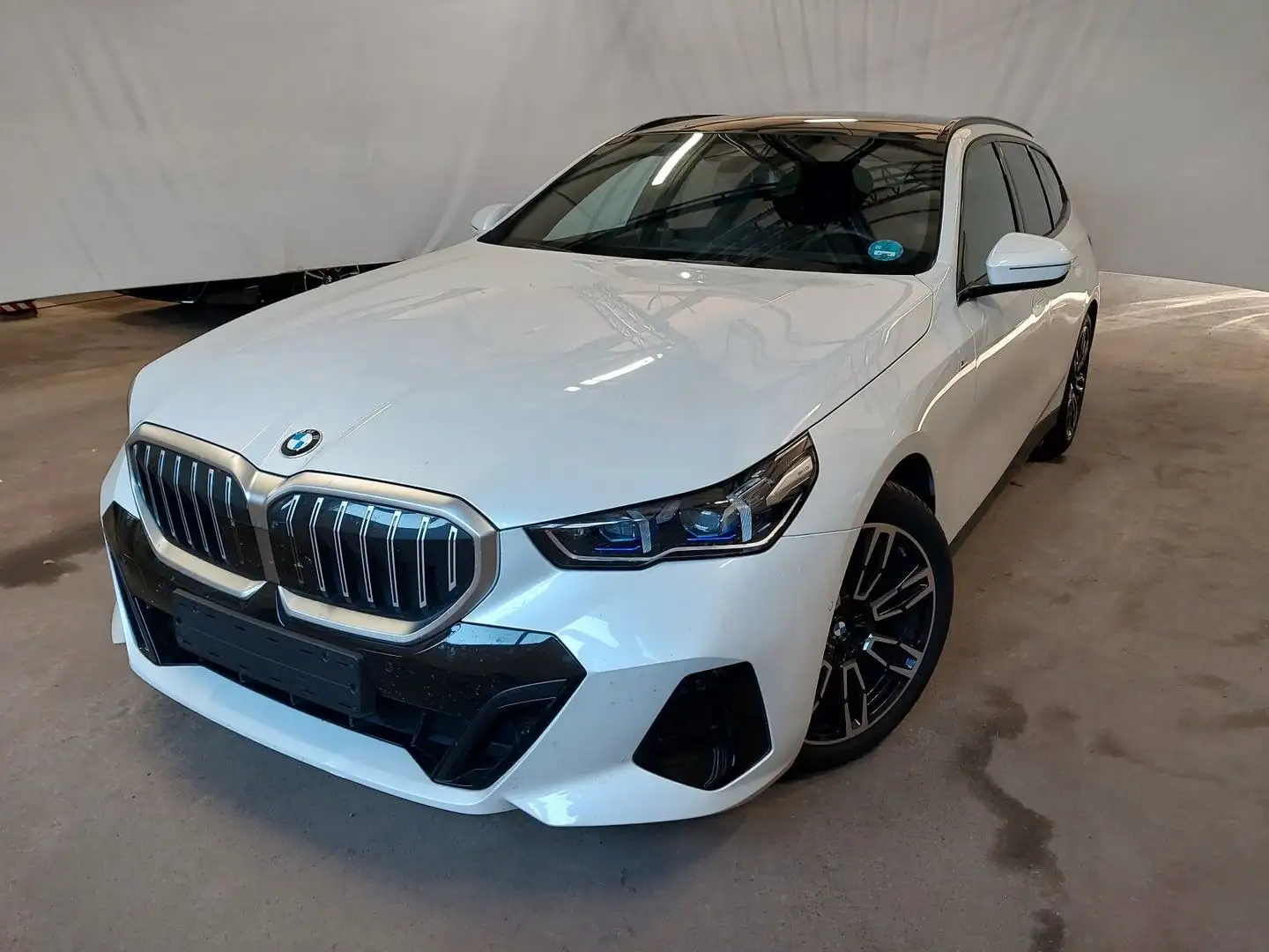 BMW 520 i Touring M Sport ACC HUD PANO STHZ LRHZ 4-ZK Weiß - 2