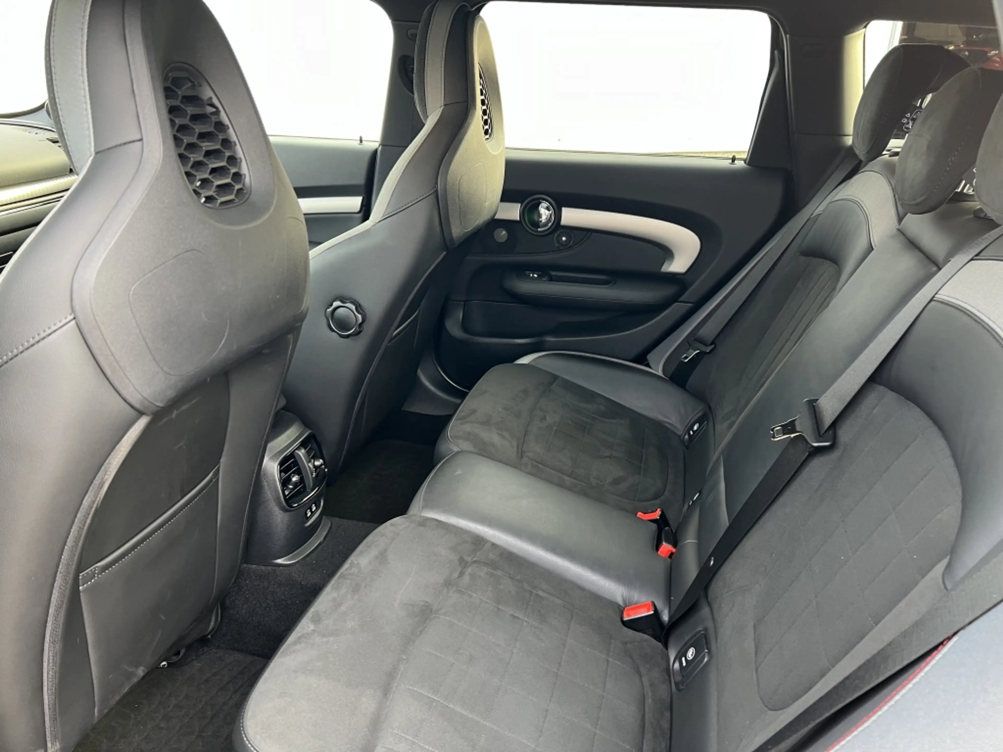 MINI John Cooper Works Clubman Mini 2.0 JCW ALL4 Chili Chili F1, PANODAK, HARMAN — photo 6