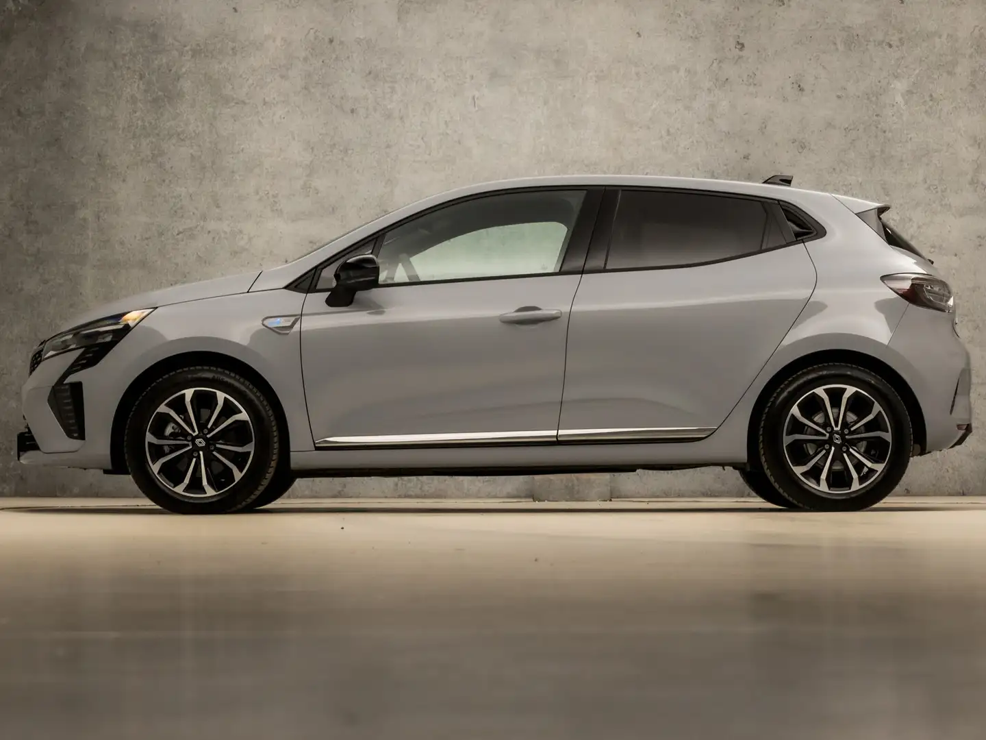 Renault Clio 1.6 E-Tech Full Hybrid 145 Alpine 143Pk Automaat ( Grijs - 2