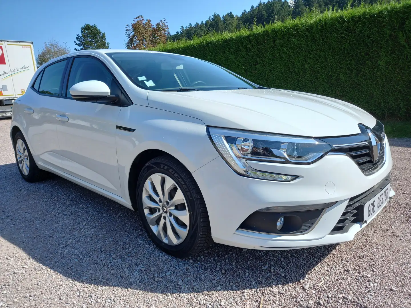Renault Megane IV SOCIETE BLUE DCI 95 AIR NAV 2PLACES 49989KMS Weiß - 1