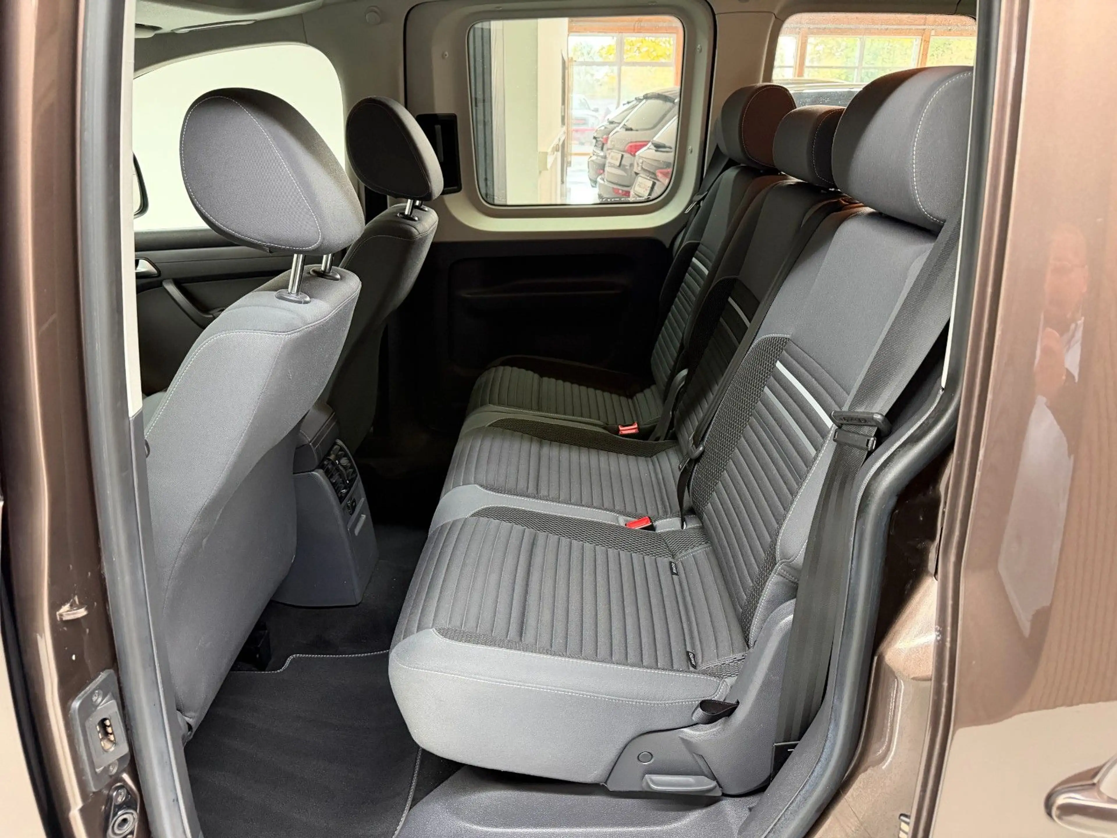 Volkswagen Caddy 1.2TSI Kombi Team Edition Sitzheizung Navi — photo 11