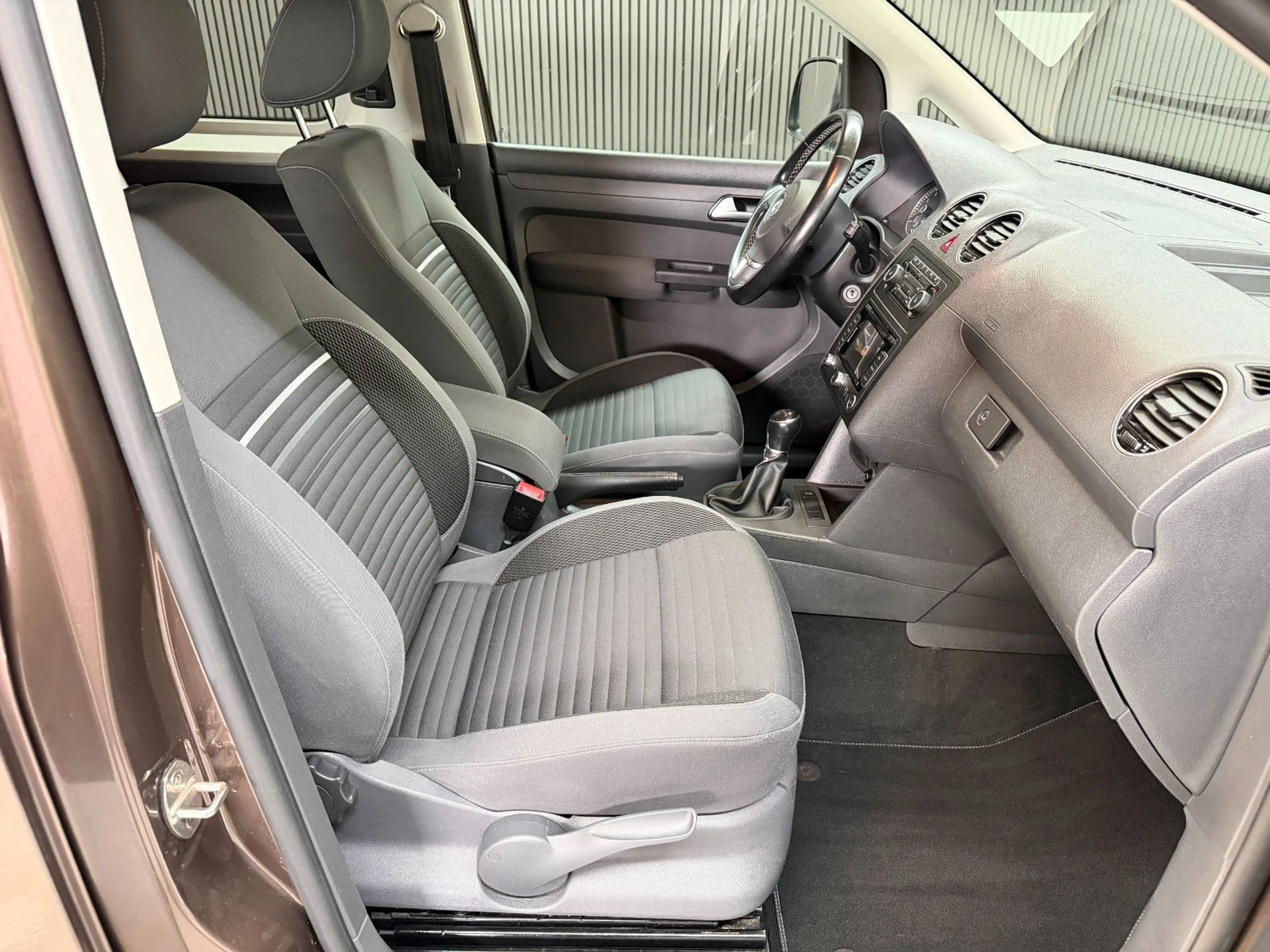 Volkswagen Caddy 1.2TSI Kombi Team Edition Sitzheizung Navi — photo 13