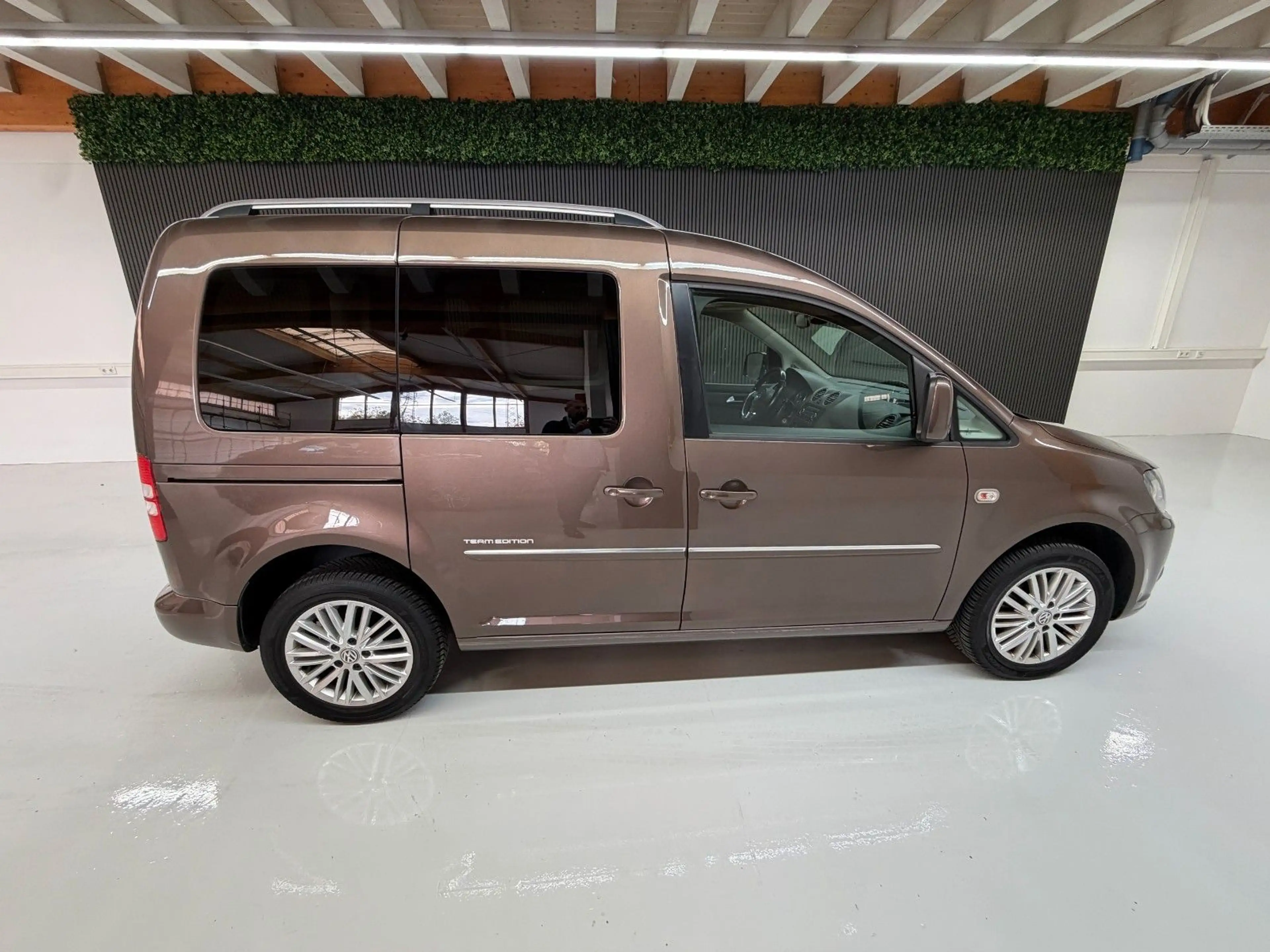 Volkswagen Caddy 1.2TSI Kombi Team Edition Sitzheizung Navi — photo 8