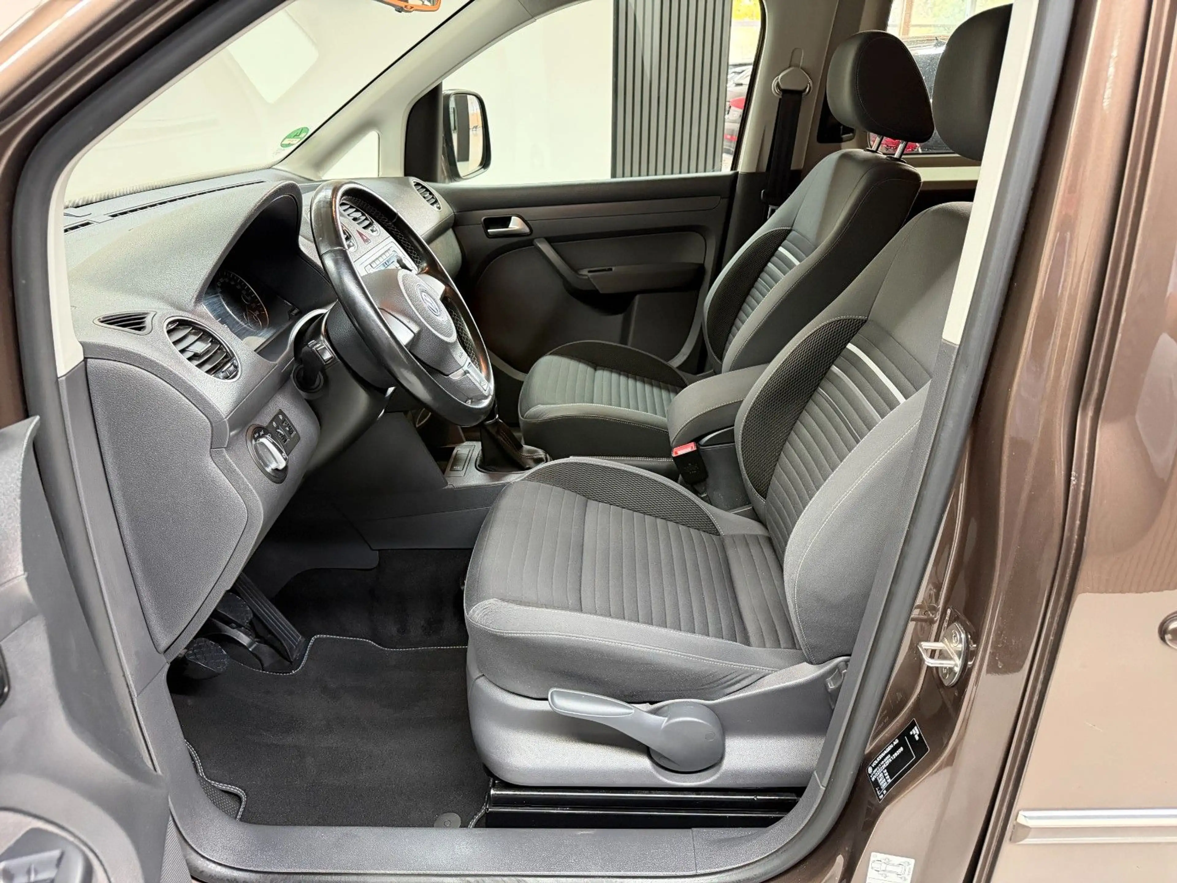 Volkswagen Caddy 1.2TSI Kombi Team Edition Sitzheizung Navi — photo 10