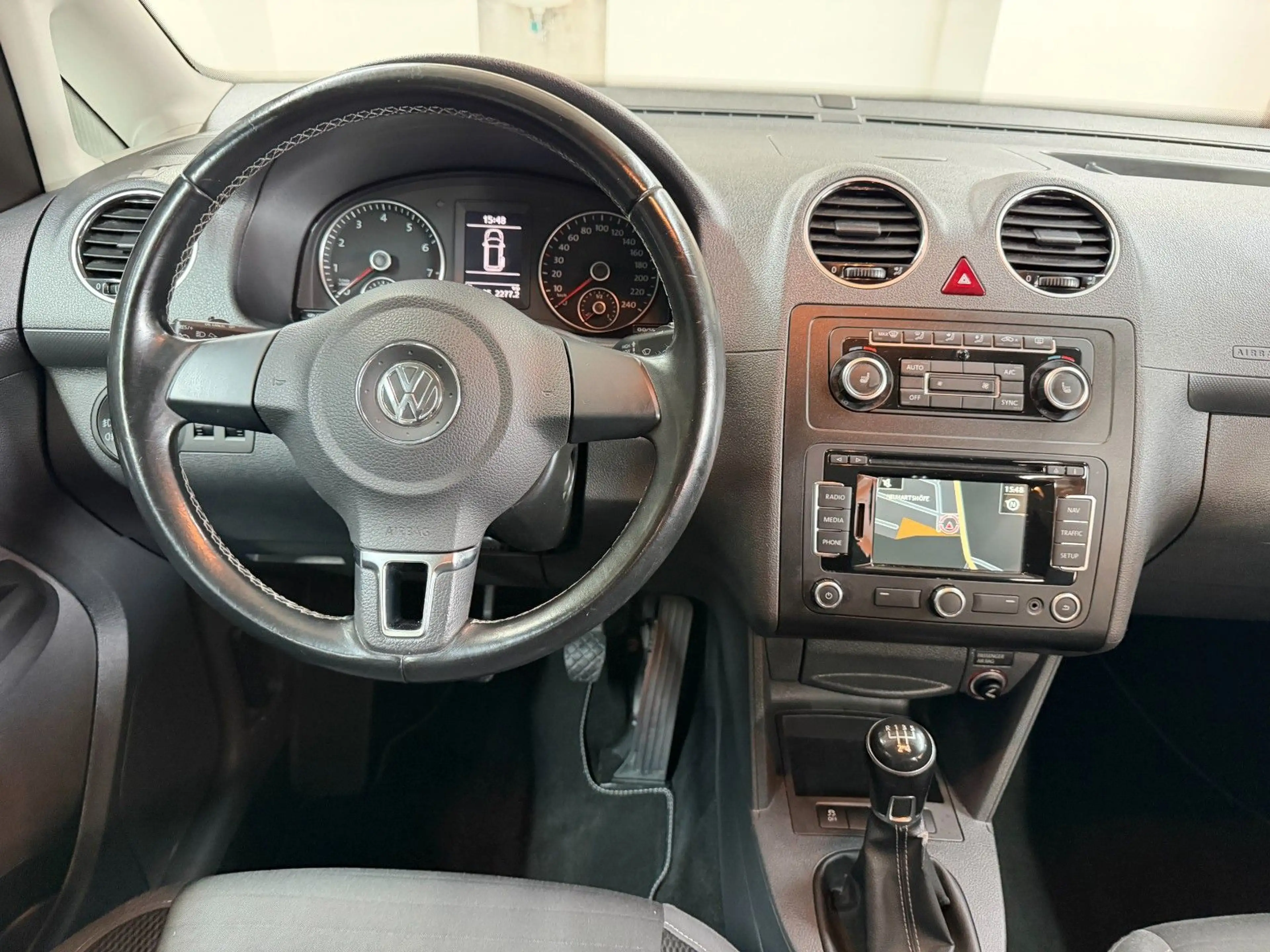 Volkswagen Caddy 1.2TSI Kombi Team Edition Sitzheizung Navi — photo 15