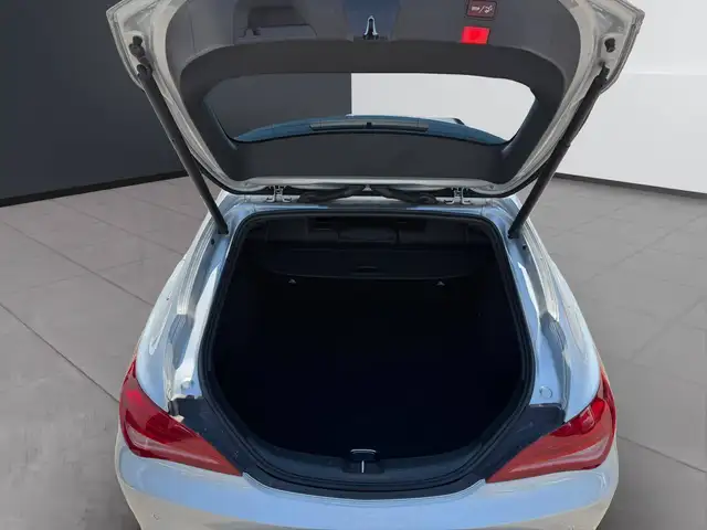 Mercedes-Benz Cla view 13