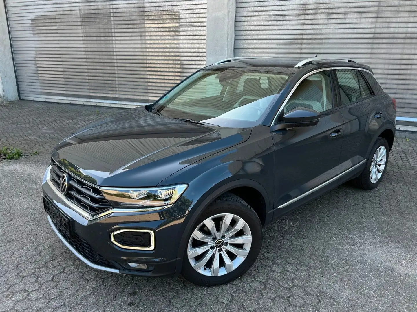 Volkswagen T-Roc 1.5TSI Sport*DSG*R.Cam*PDC*Navi*LED*ACC Gris - 1