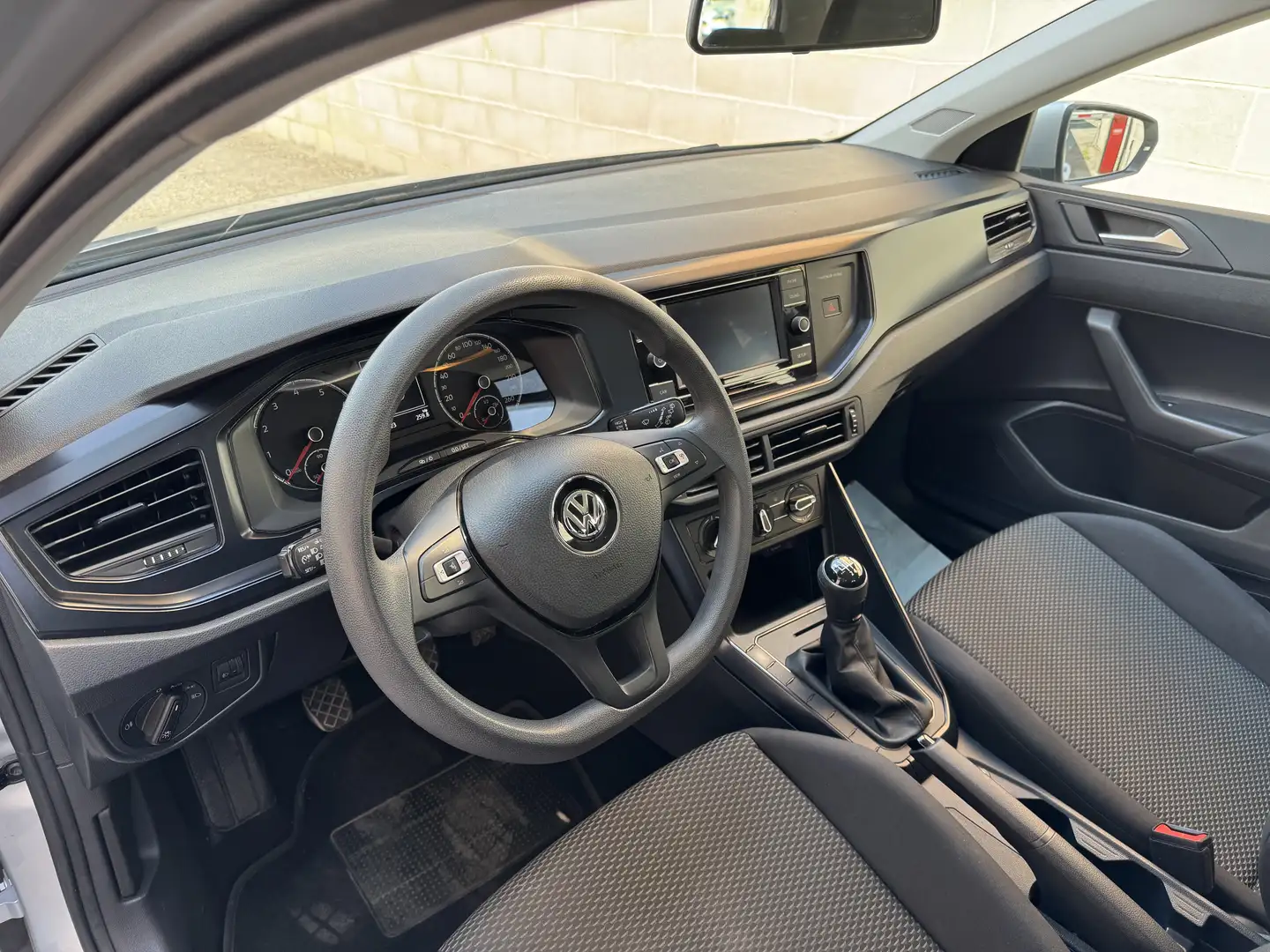 Volkswagen Polo Polo VI 2017 5p 1.0 mpi Trendline 65cv Zilver - 2