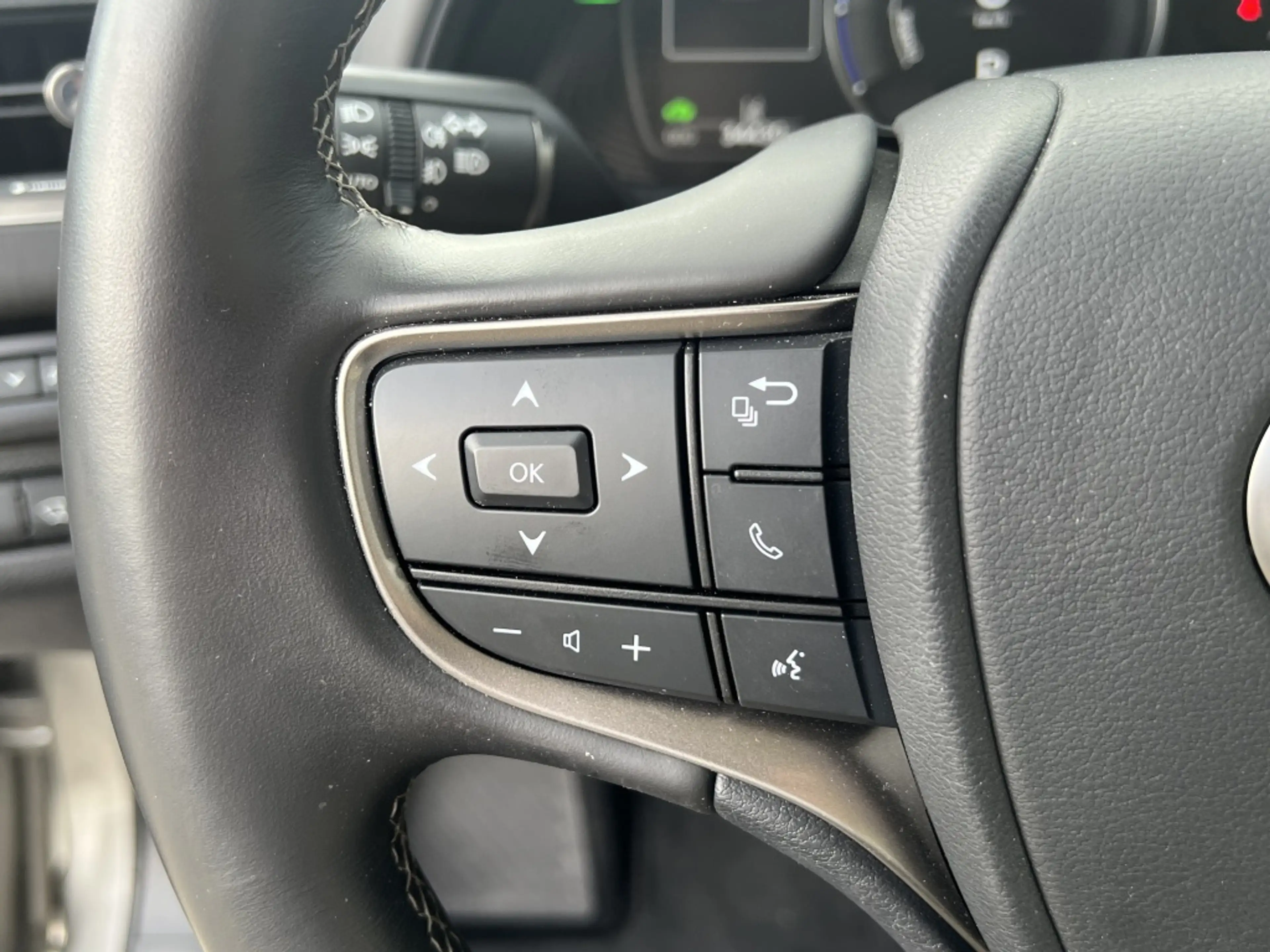 Lexus UX 250h Executive Line Automaat | NL Auto | Navi | Leder | — photo 17