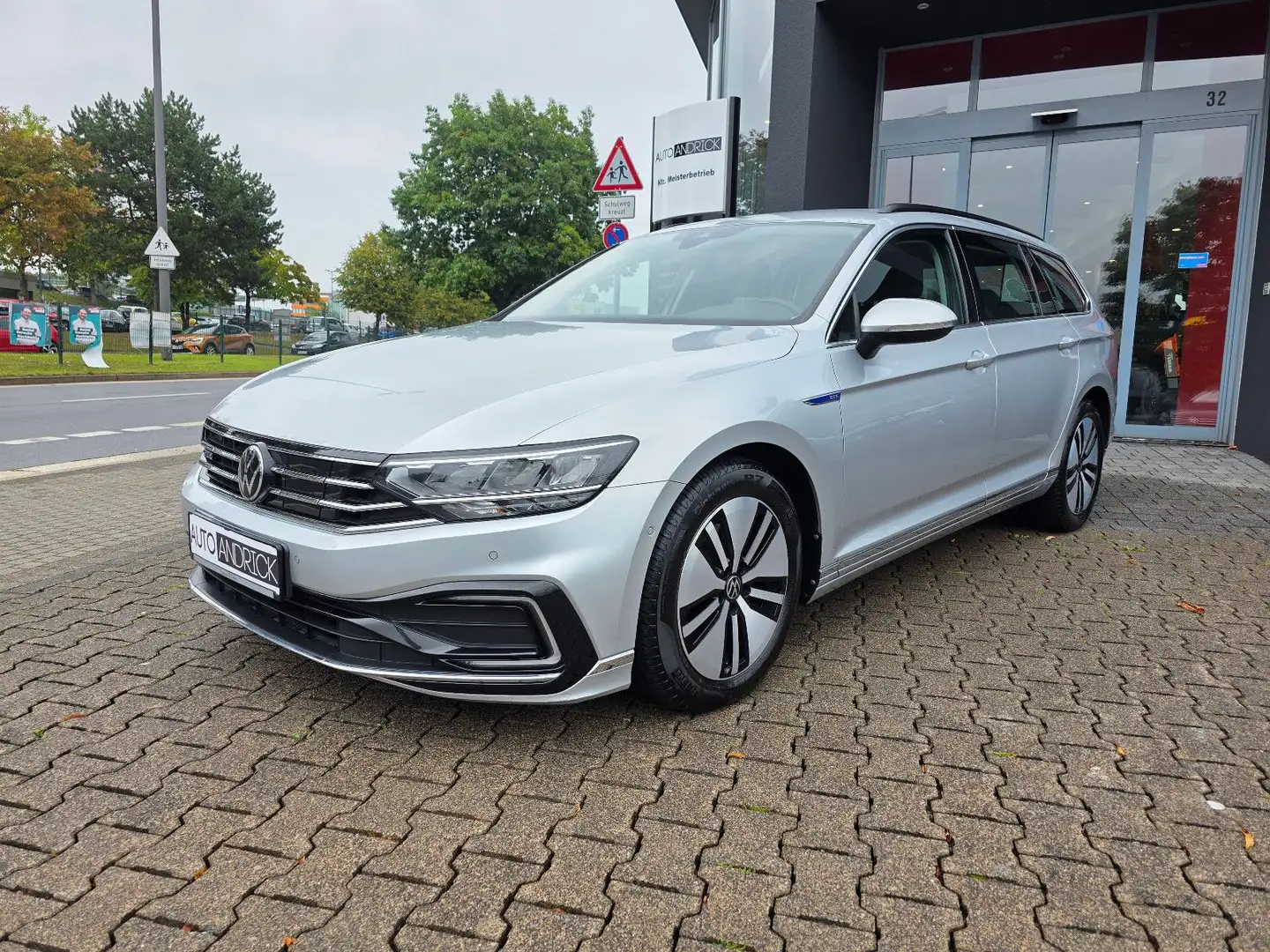 Volkswagen Passat Variant GTE KAMERA LED AHK SHZ PDC 1-HAND Silber - 1