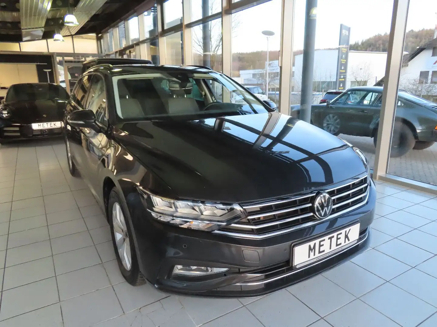 Volkswagen Passat Variant Business 2.0 TDI ACC AHK NAVI LED Grau - 2