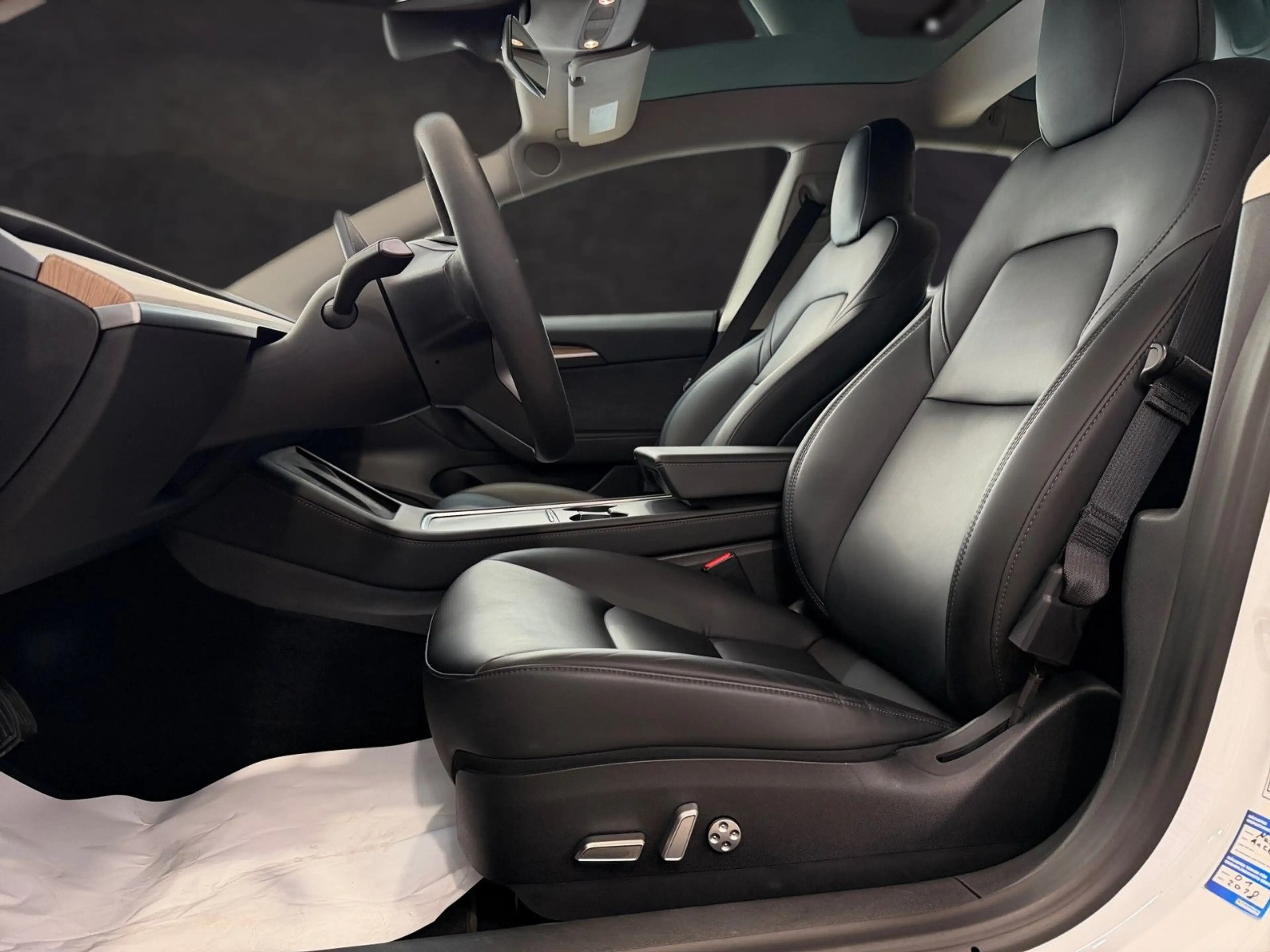 Tesla Model 3 Long Range Dual Motors AWD *1 H* — photo 14