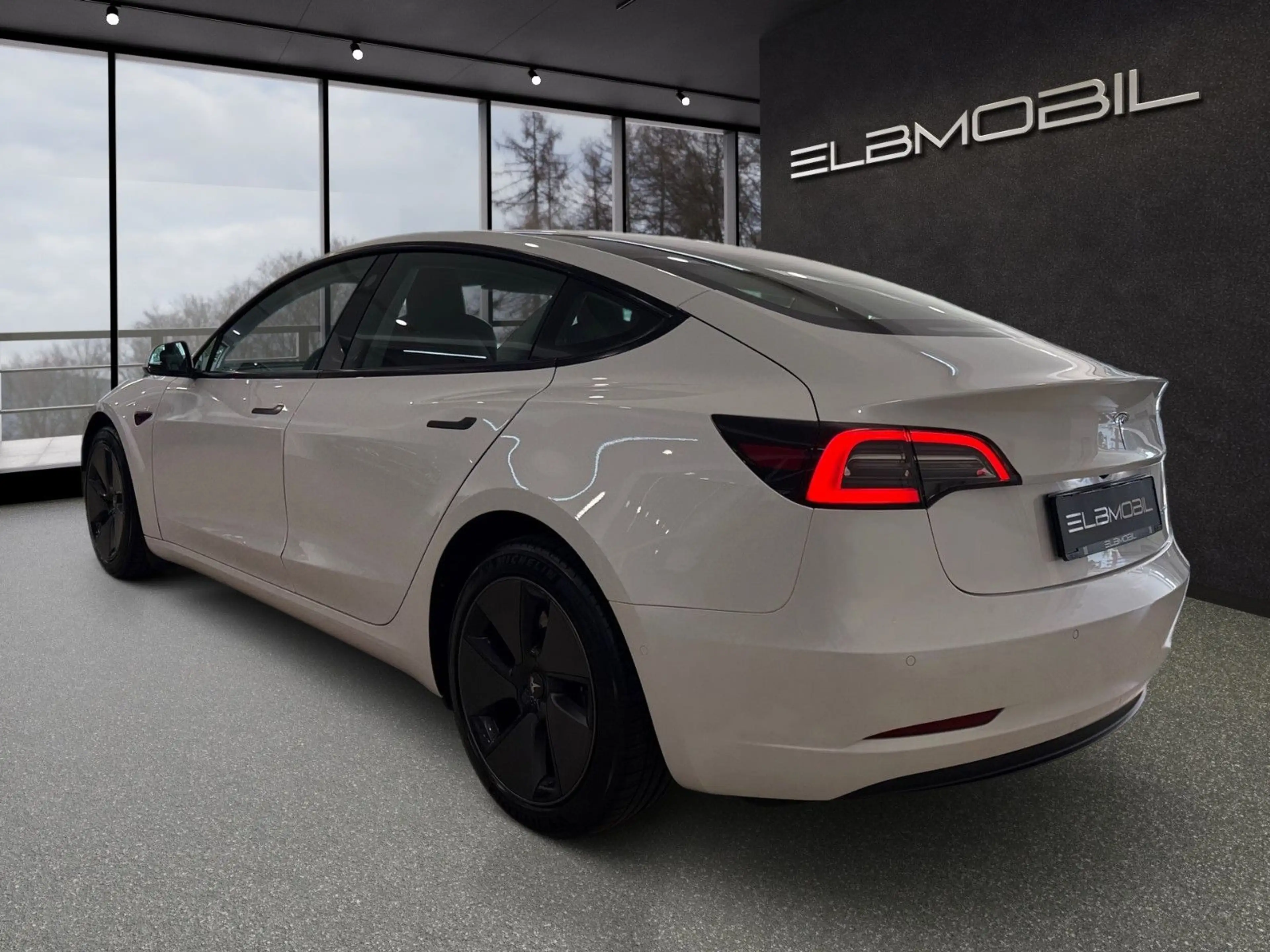 Tesla Model 3 Long Range Dual Motors AWD *1 H* — photo 4