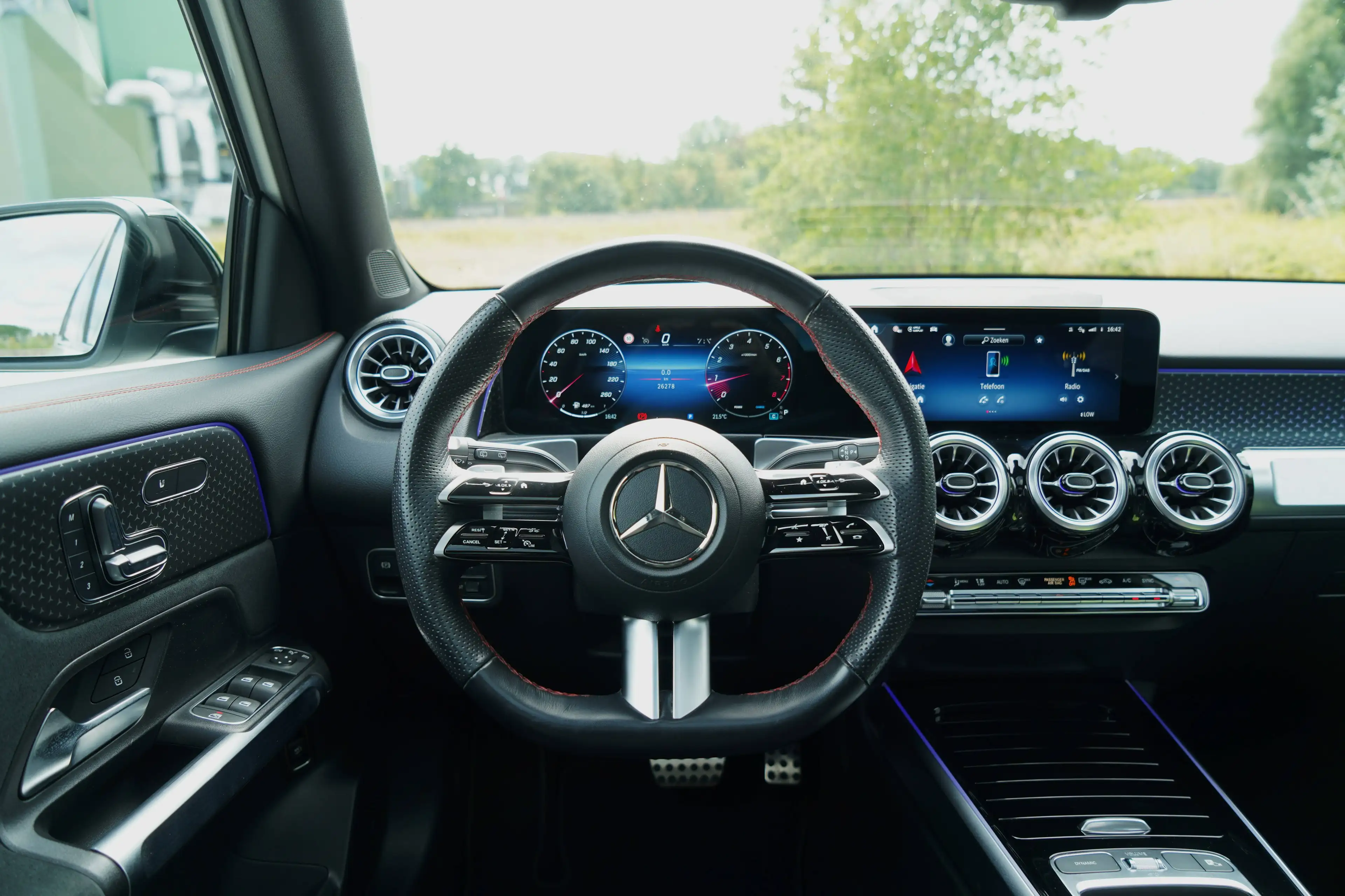 Mercedes-Benz GLB 180 AMG-LINE | Pano | 360° | Keyless | Elektr Ztls | 1st Owner! — photo 27