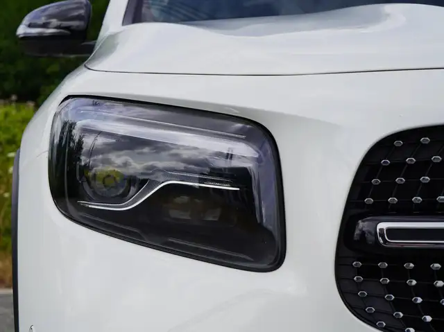 Mercedes-Benz GLB view 5