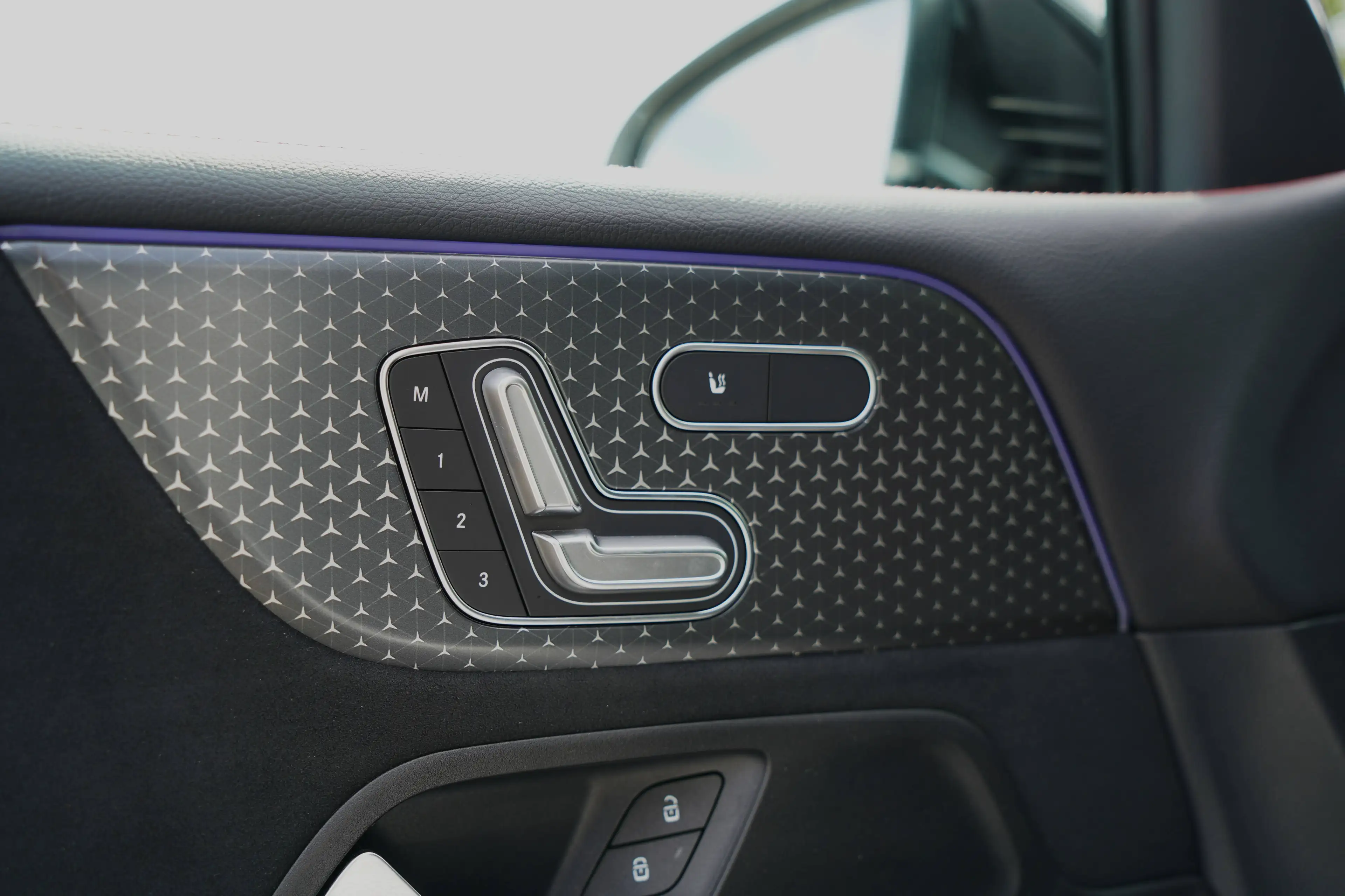Mercedes-Benz GLB 180 AMG-LINE | Pano | 360° | Keyless | Elektr Ztls | 1st Owner! — photo 25