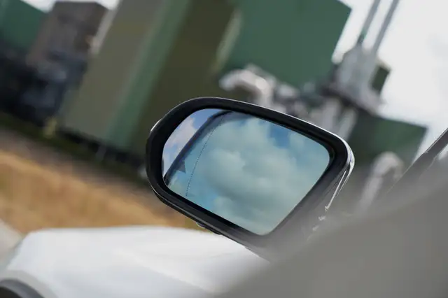 Mercedes-Benz GLB view 13