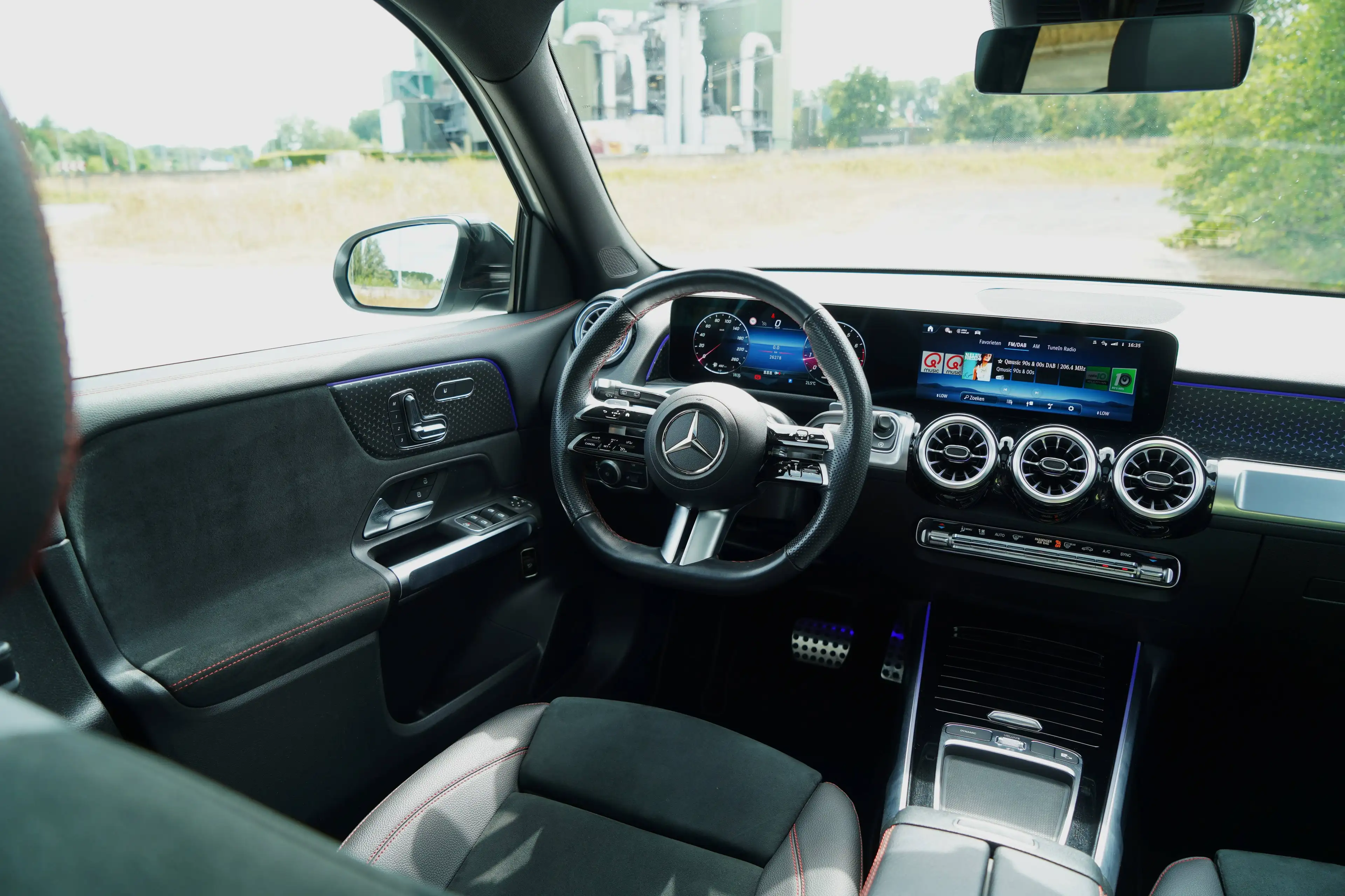Mercedes-Benz GLB 180 AMG-LINE | Pano | 360° | Keyless | Elektr Ztls | 1st Owner! — photo 32