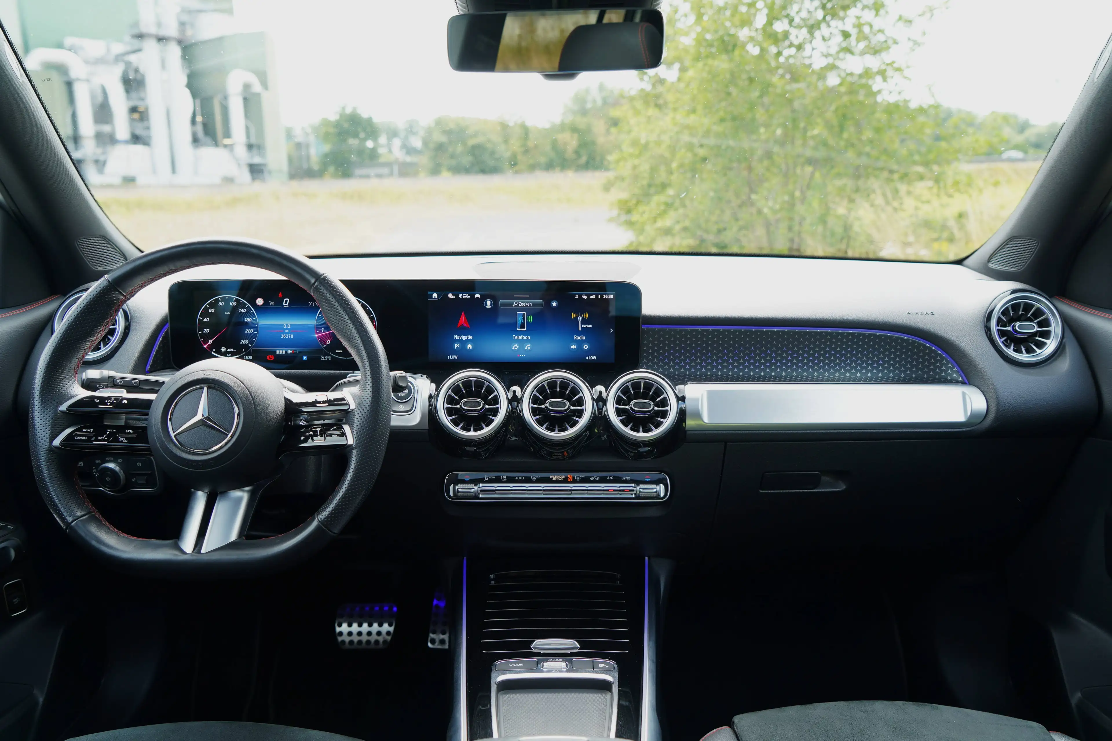 Mercedes-Benz GLB 180 AMG-LINE | Pano | 360° | Keyless | Elektr Ztls | 1st Owner! — photo 38