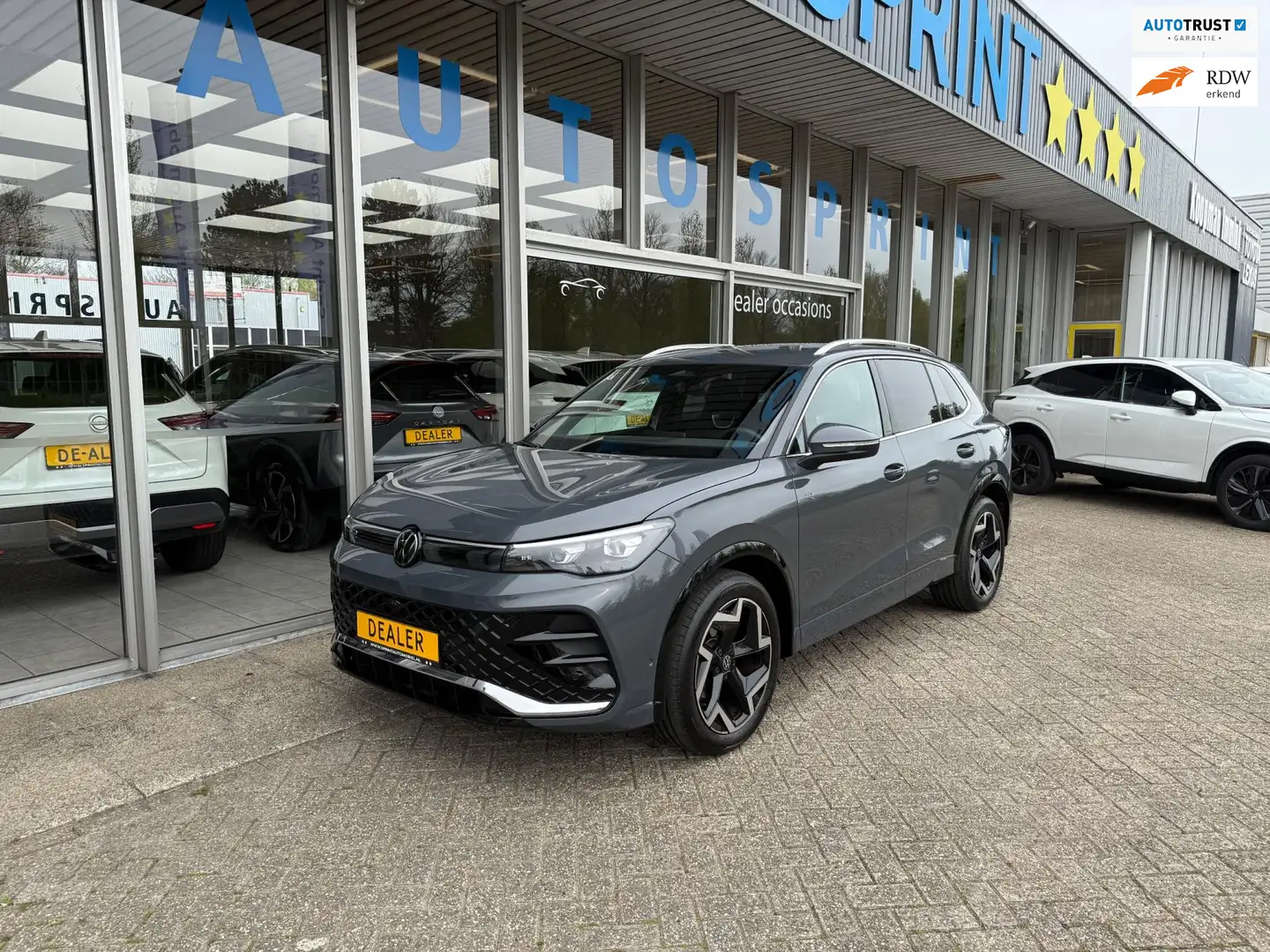 Volkswagen Tiguan 1.5 eTSI R-Line Edition 150PK / TREKHAAK / EIEKTRI Grigio - 1