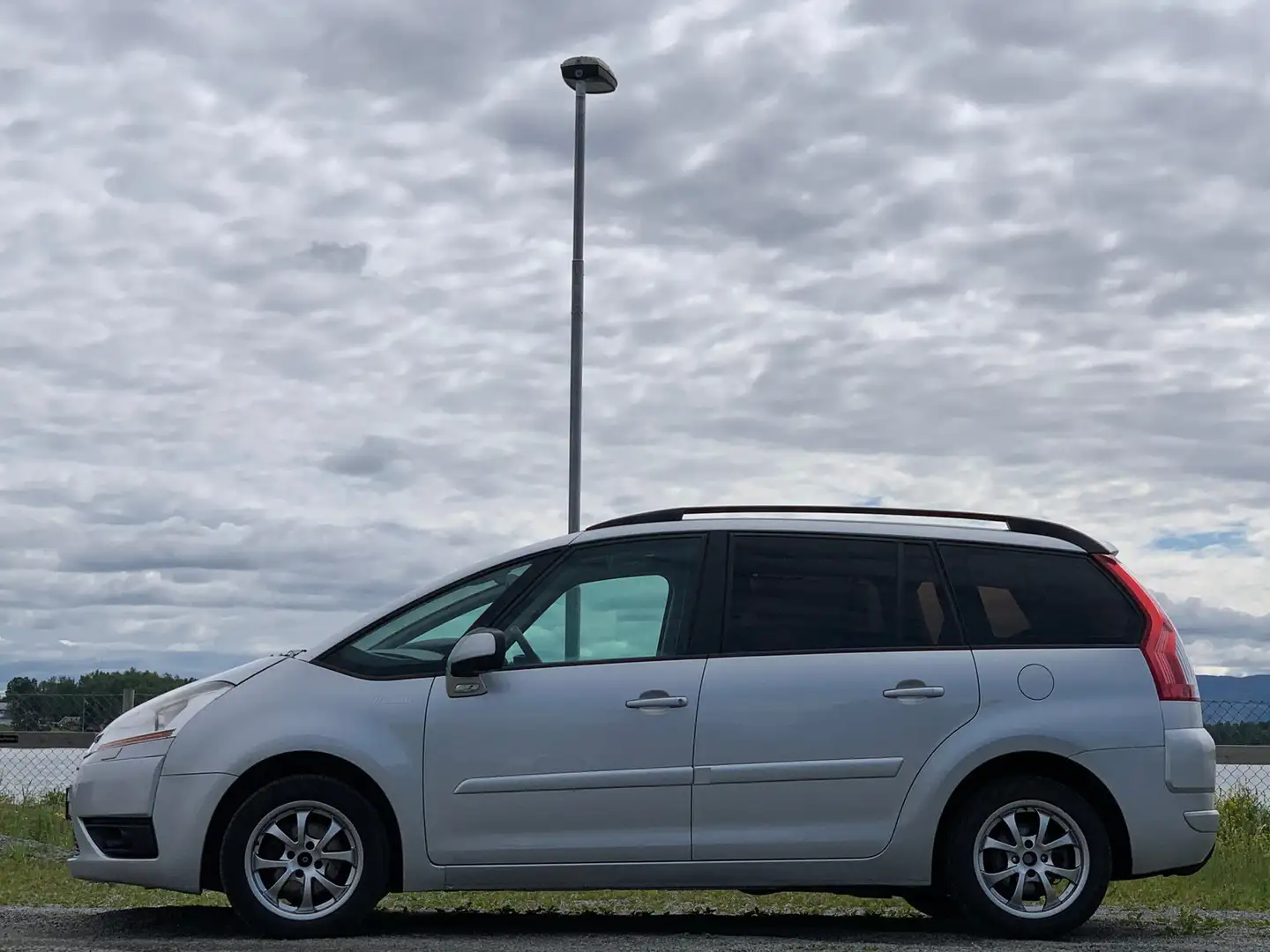 Citroen C4 Picasso 1.6 HDi FAP Exclusive Silber - 2