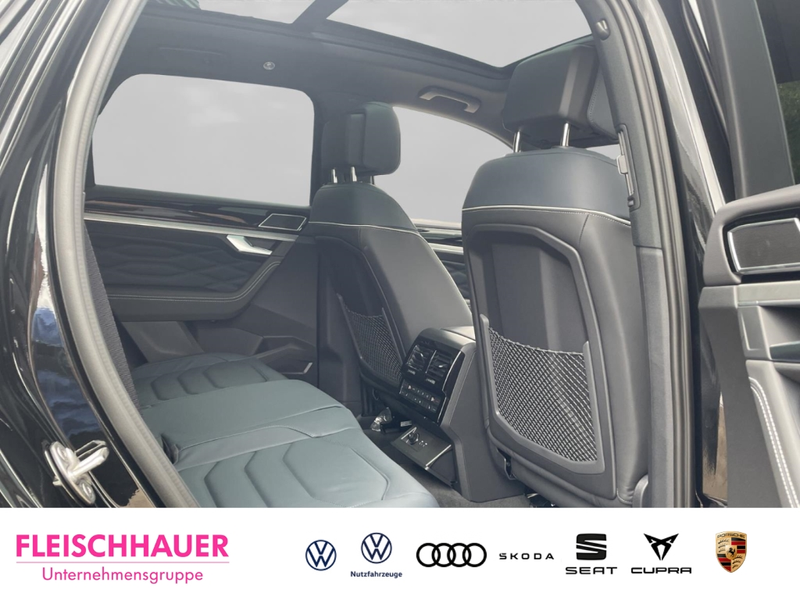 Volkswagen Touareg 3.0 TDI R-Line UPE: 115.190,-€ AHK HUD PANO — photo 12