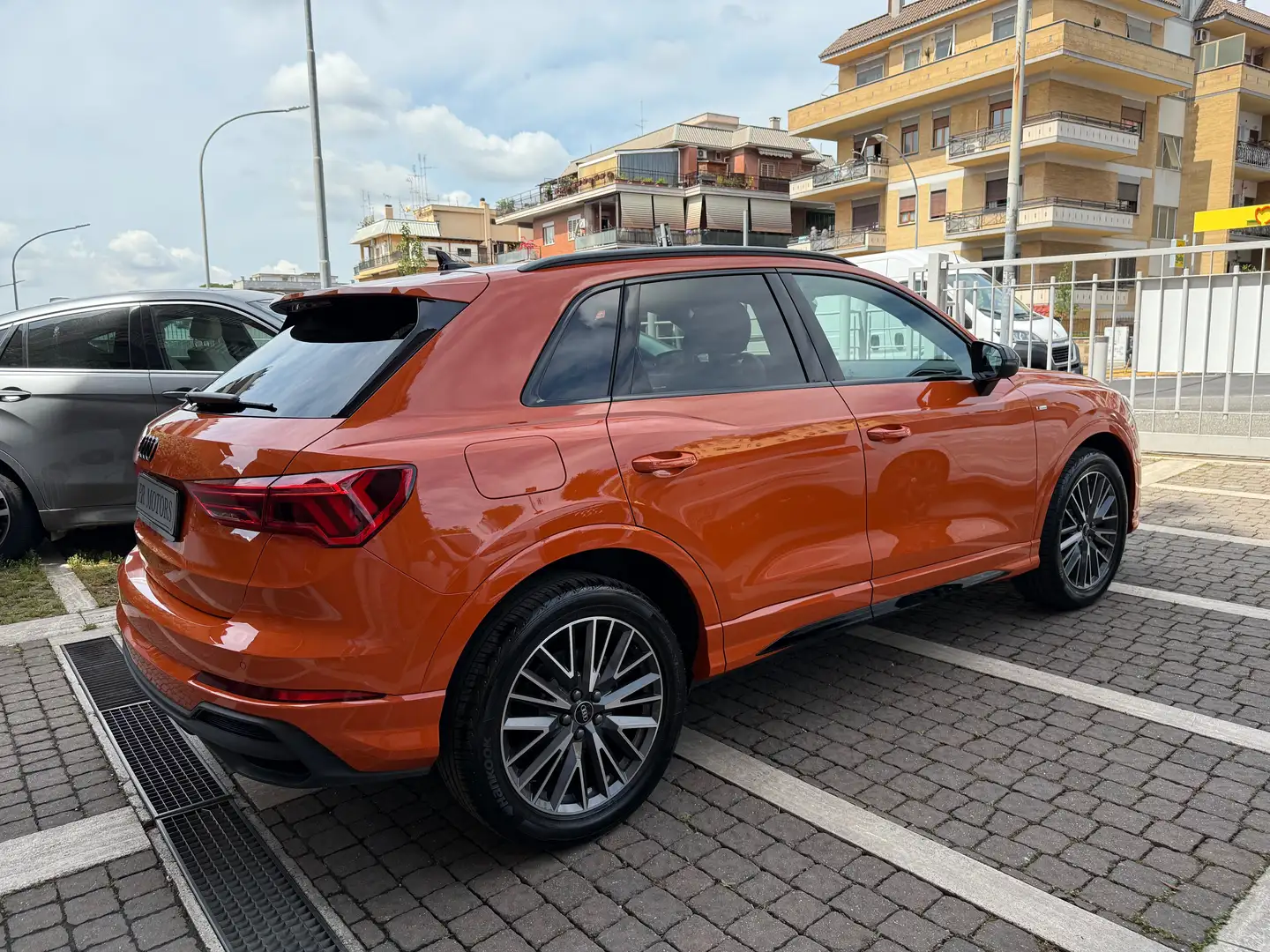 Audi Q3 35tfsi S line + Identity Black - SOLO 4.930Km !! Orange - 2