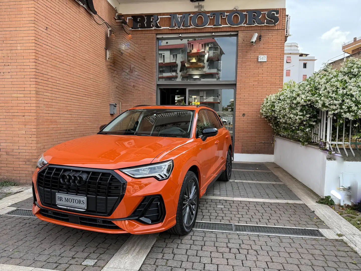 Audi Q3 35tfsi S line + Identity Black - SOLO 4.930Km !! Orange - 1