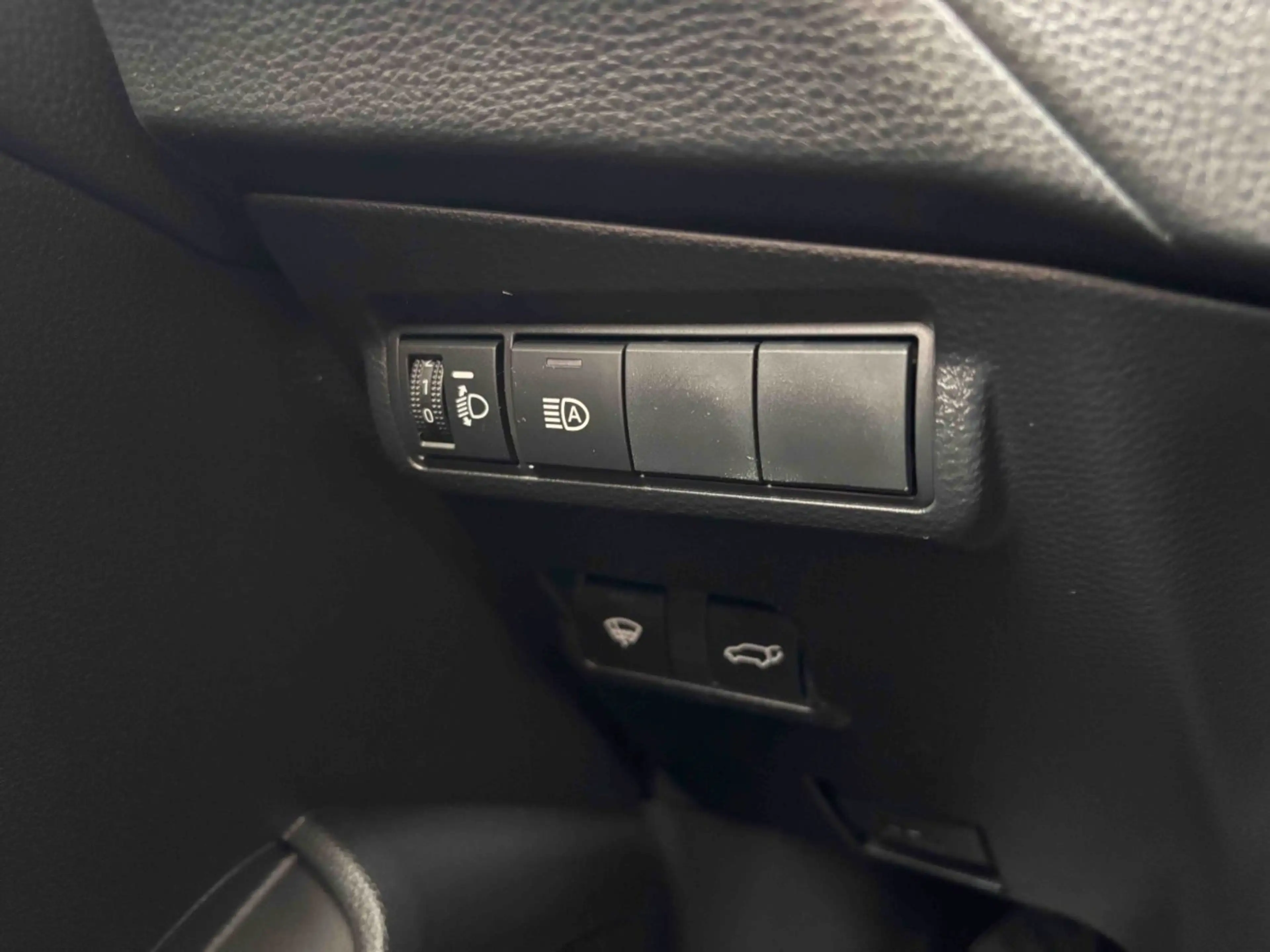Toyota Corolla Cross 1.8 Hybrid Style Comfort BSM+AHK — photo 6