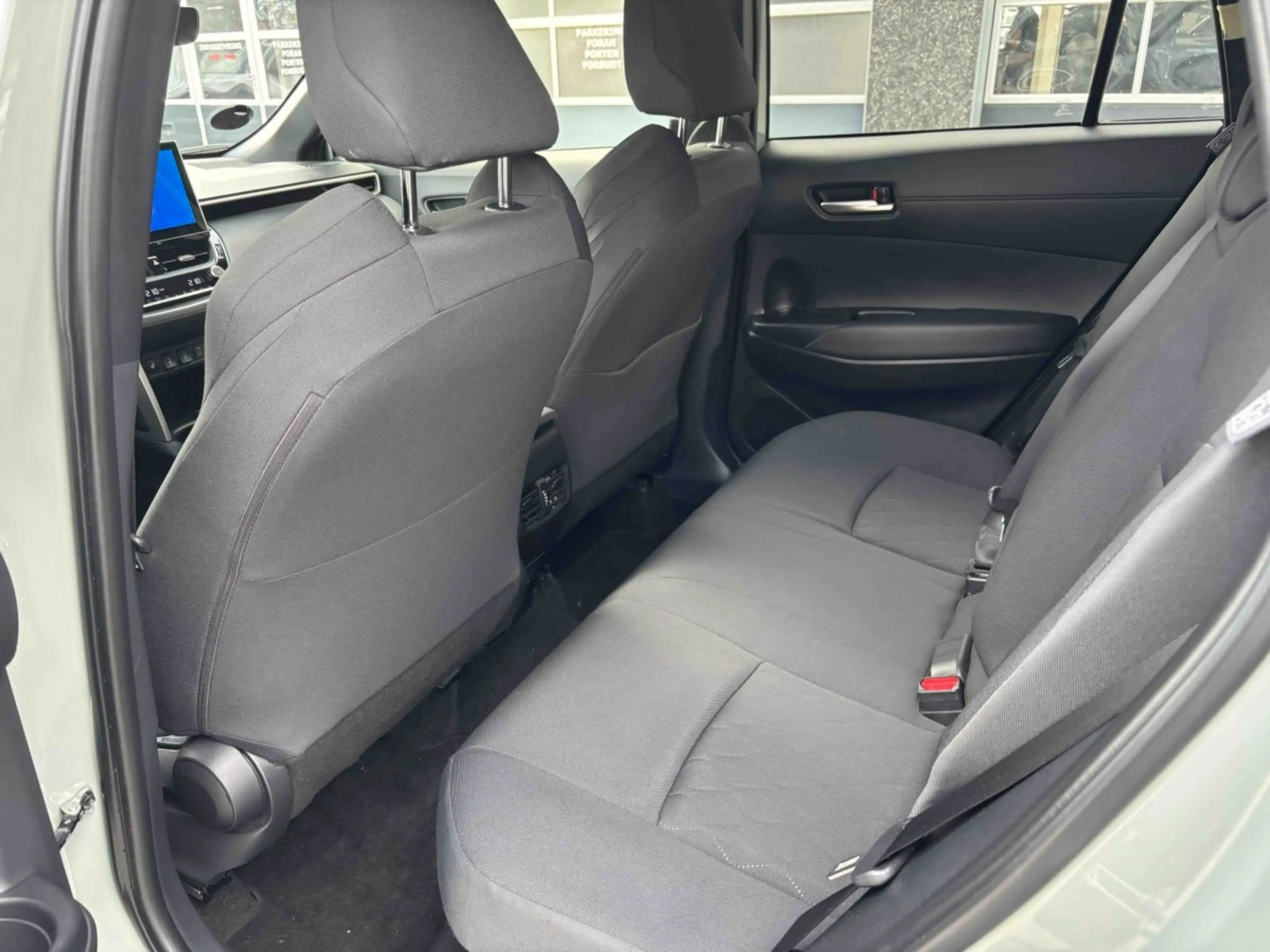 Toyota Corolla Cross 1.8 Hybrid Style Comfort BSM+AHK — photo 8