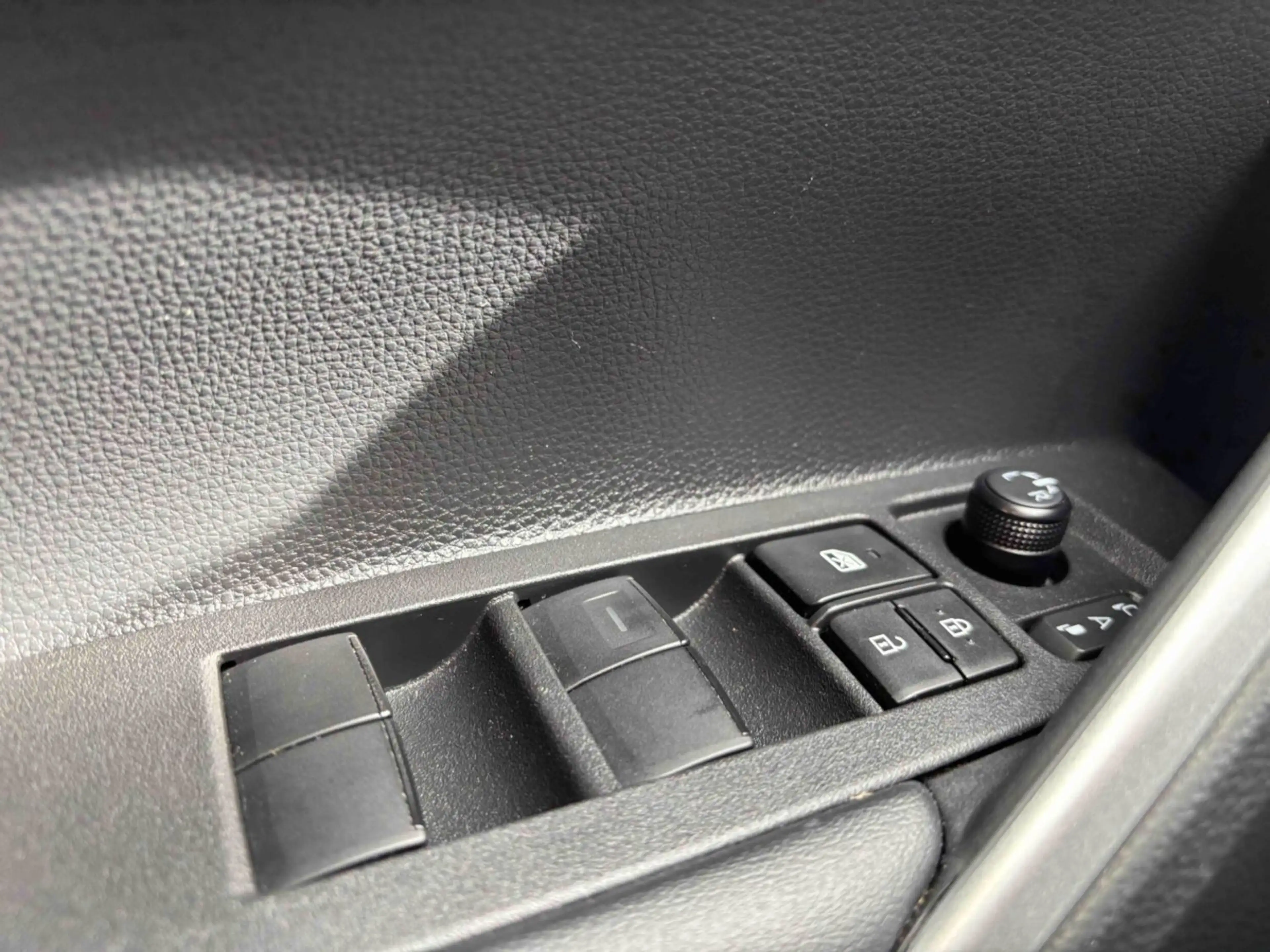 Toyota Corolla Cross 1.8 Hybrid Style Comfort BSM+AHK — photo 7